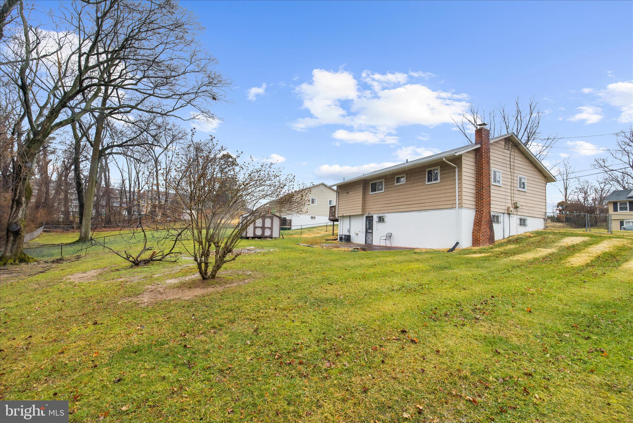 ROYALE GARDENS - Residential