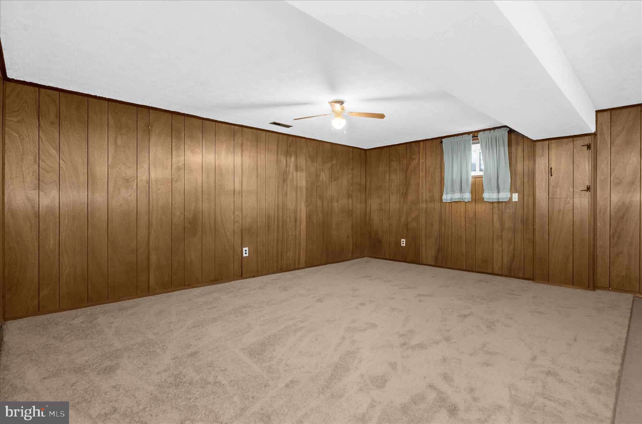 ROYALE GARDENS - Residential