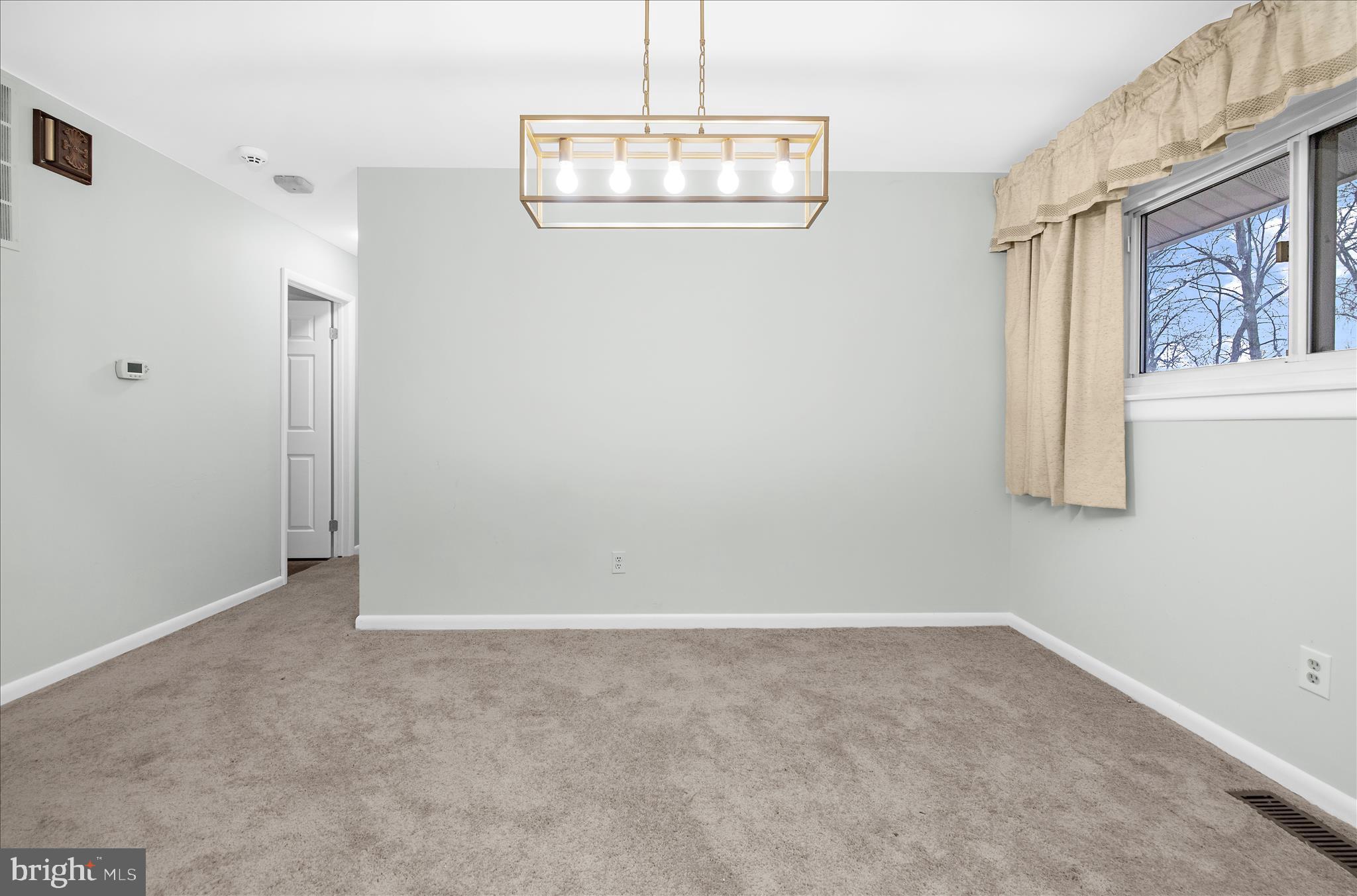 ROYALE GARDENS - Residential