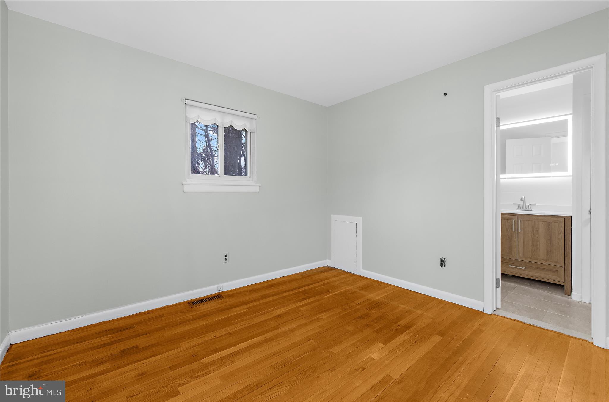 ROYALE GARDENS - Residential