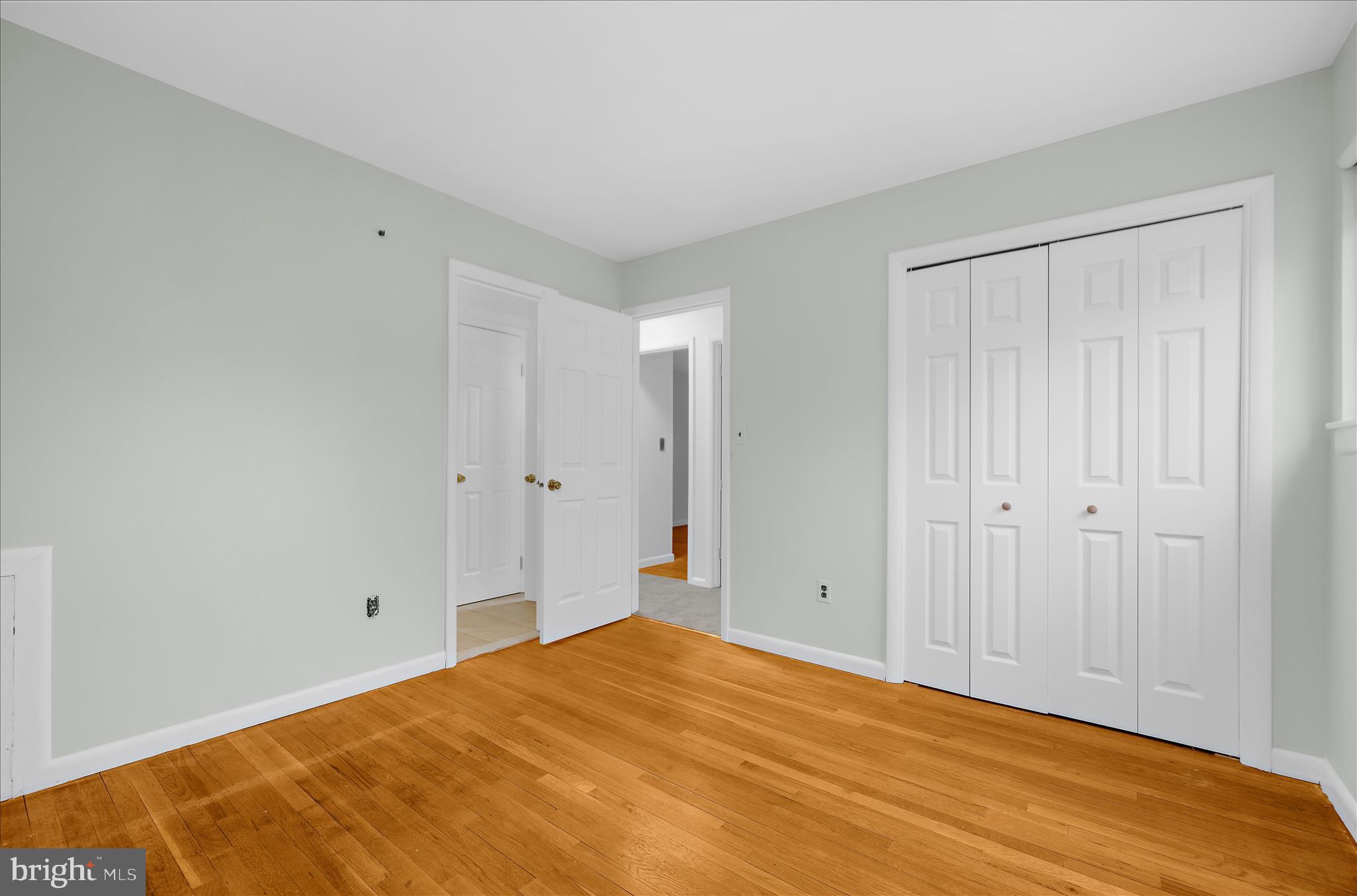 ROYALE GARDENS - Residential