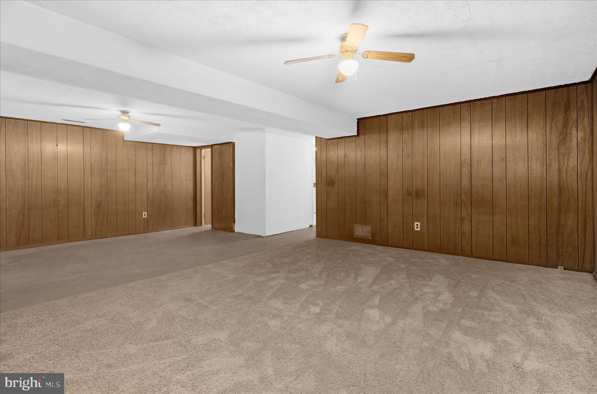 ROYALE GARDENS - Residential