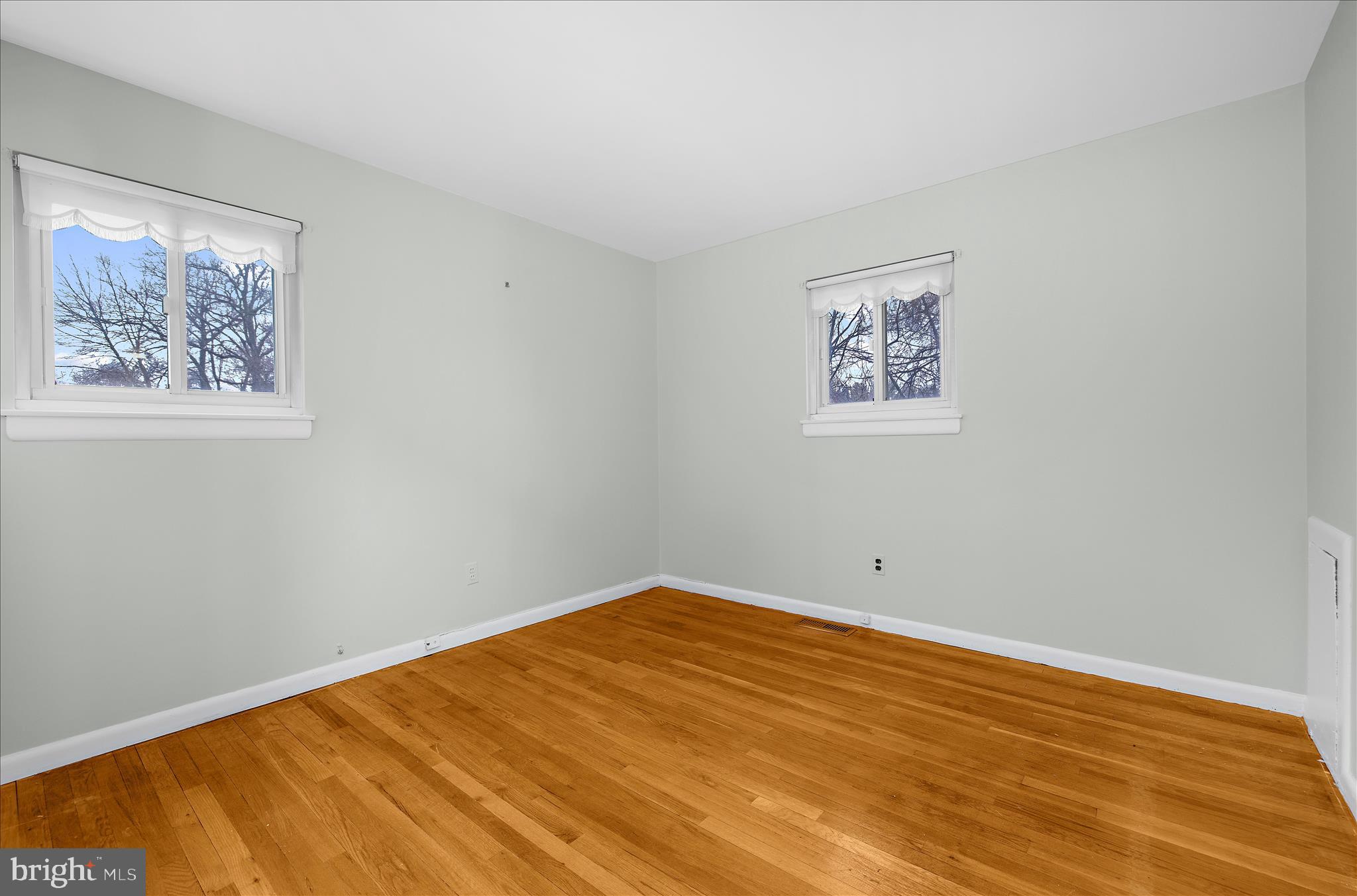 ROYALE GARDENS - Residential