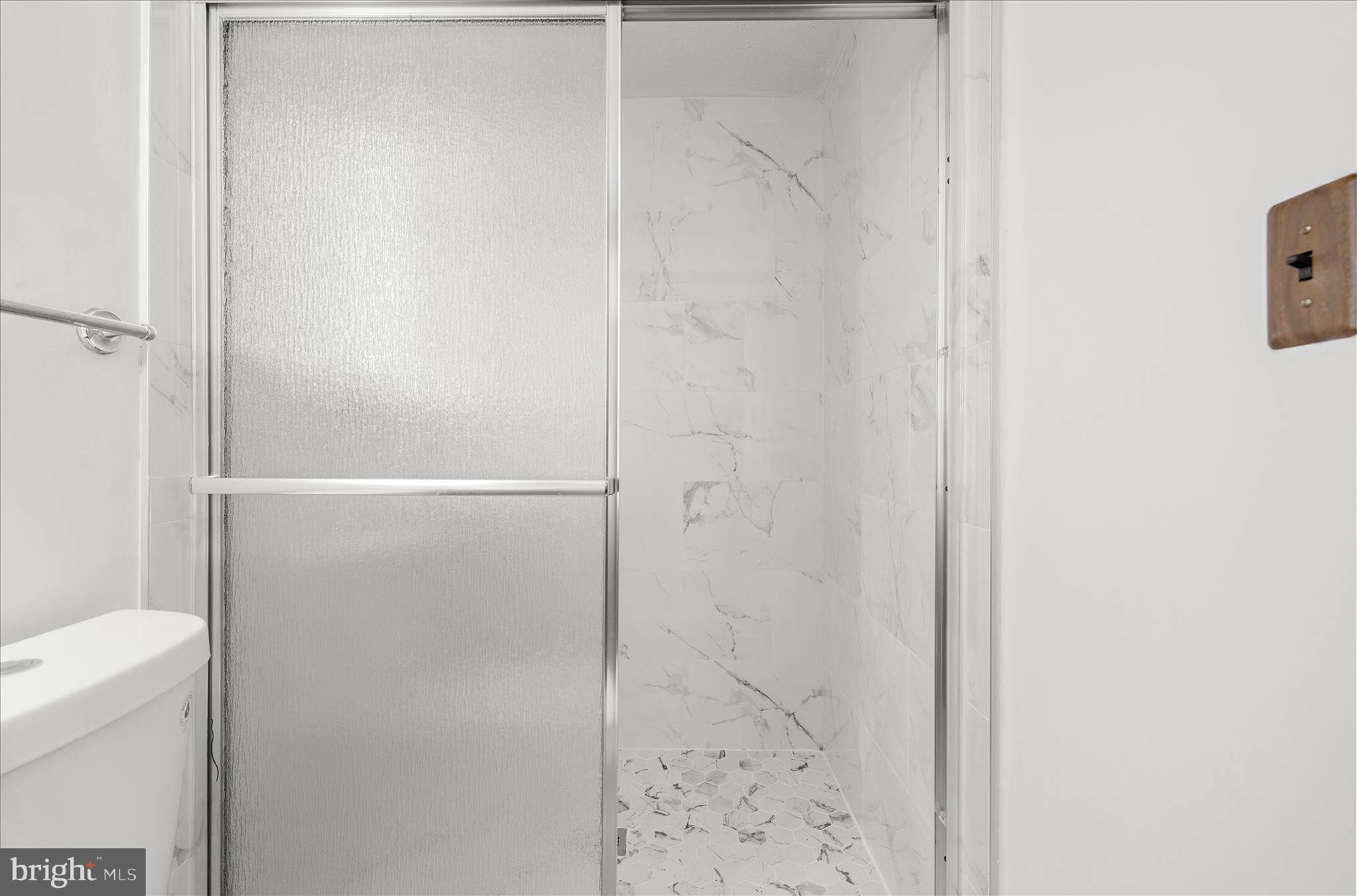 ROYALE GARDENS - Residential