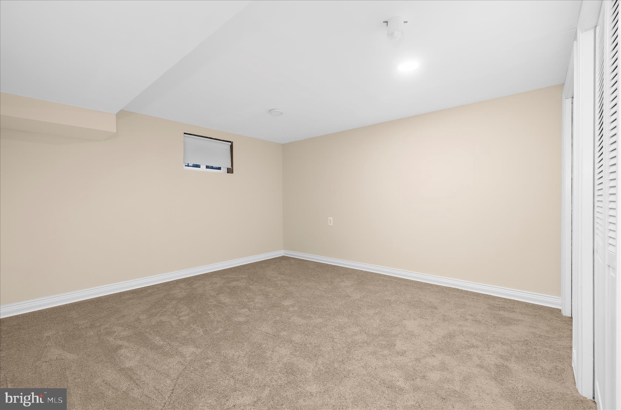 ROYALE GARDENS - Residential