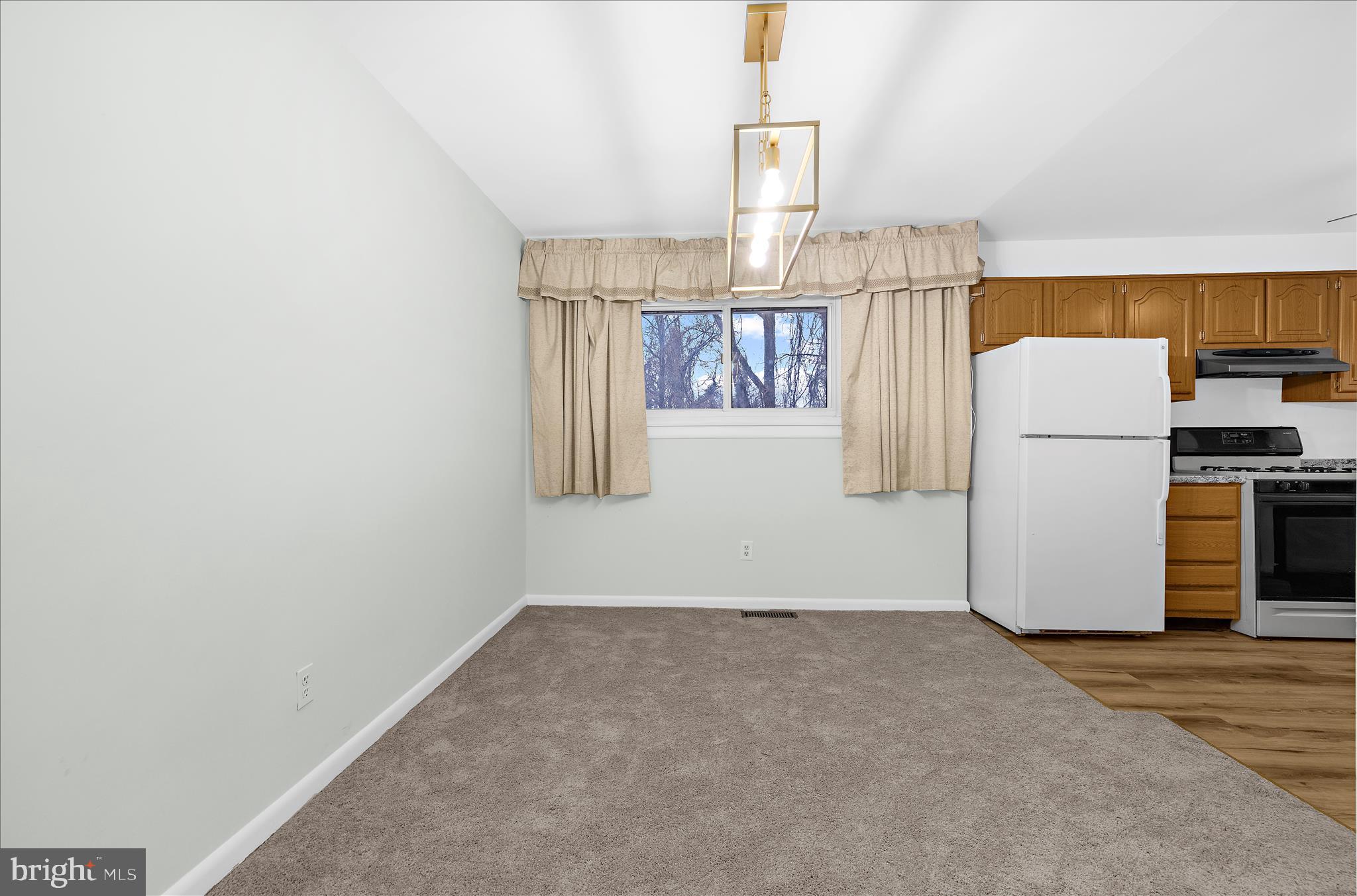 ROYALE GARDENS - Residential