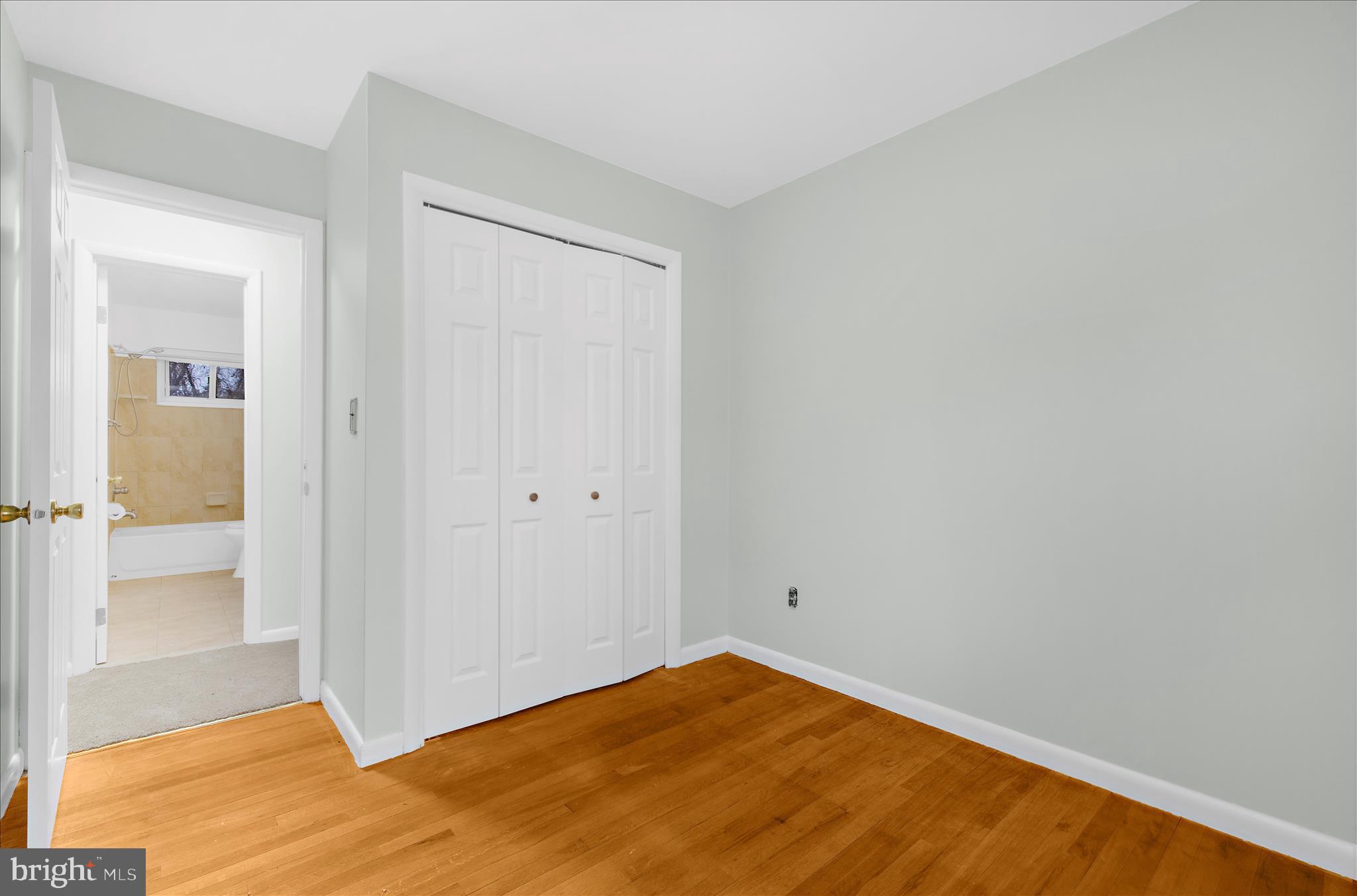 ROYALE GARDENS - Residential