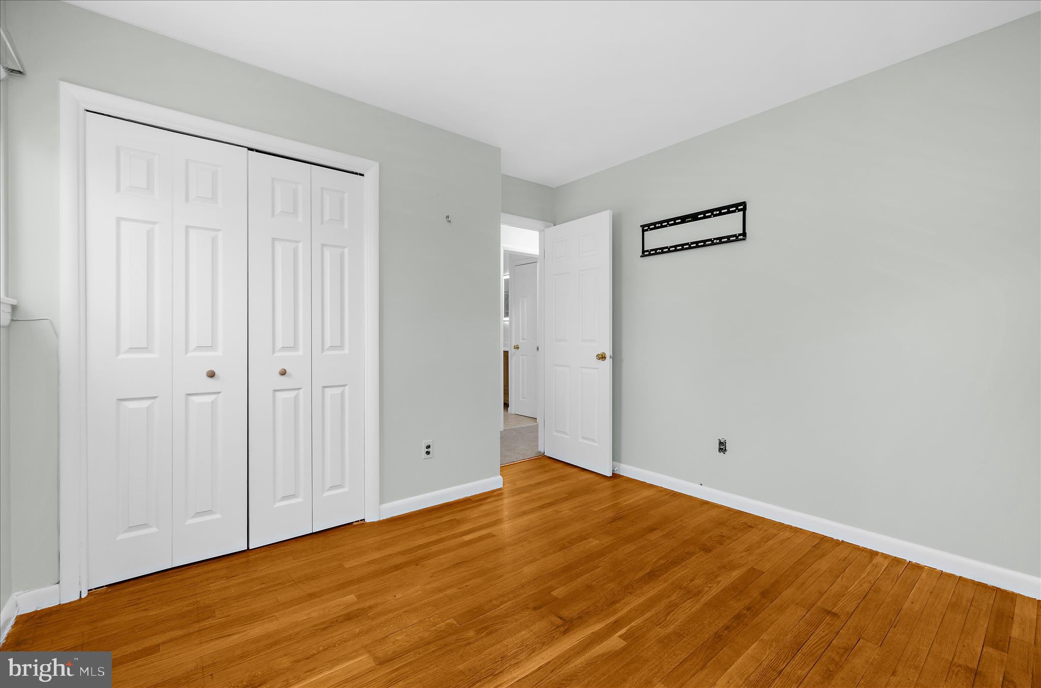 ROYALE GARDENS - Residential