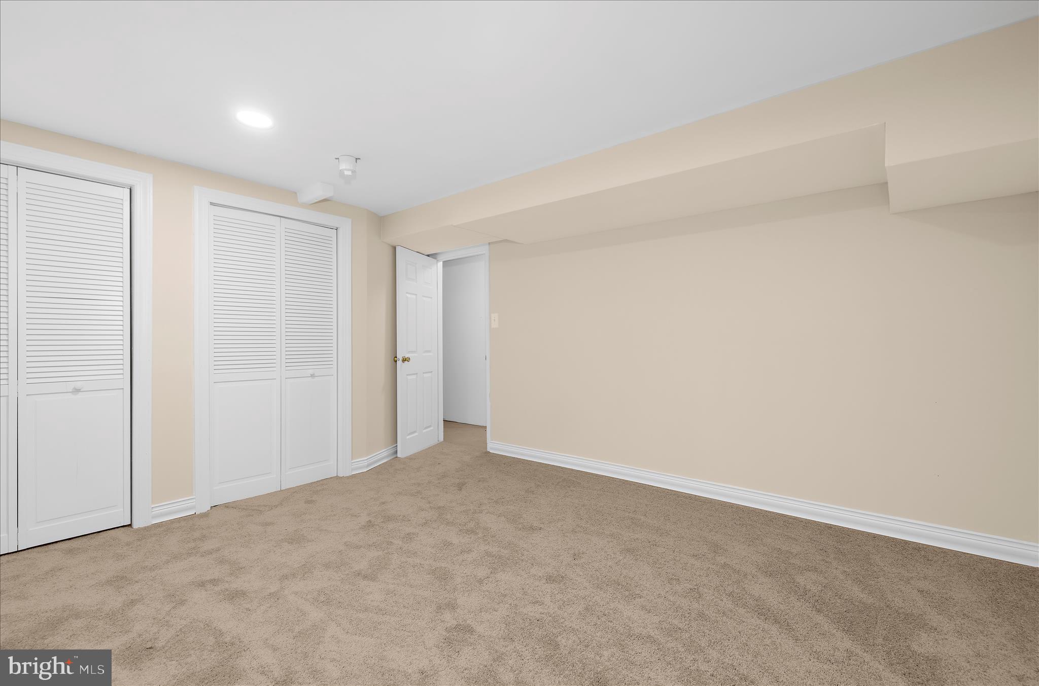 ROYALE GARDENS - Residential