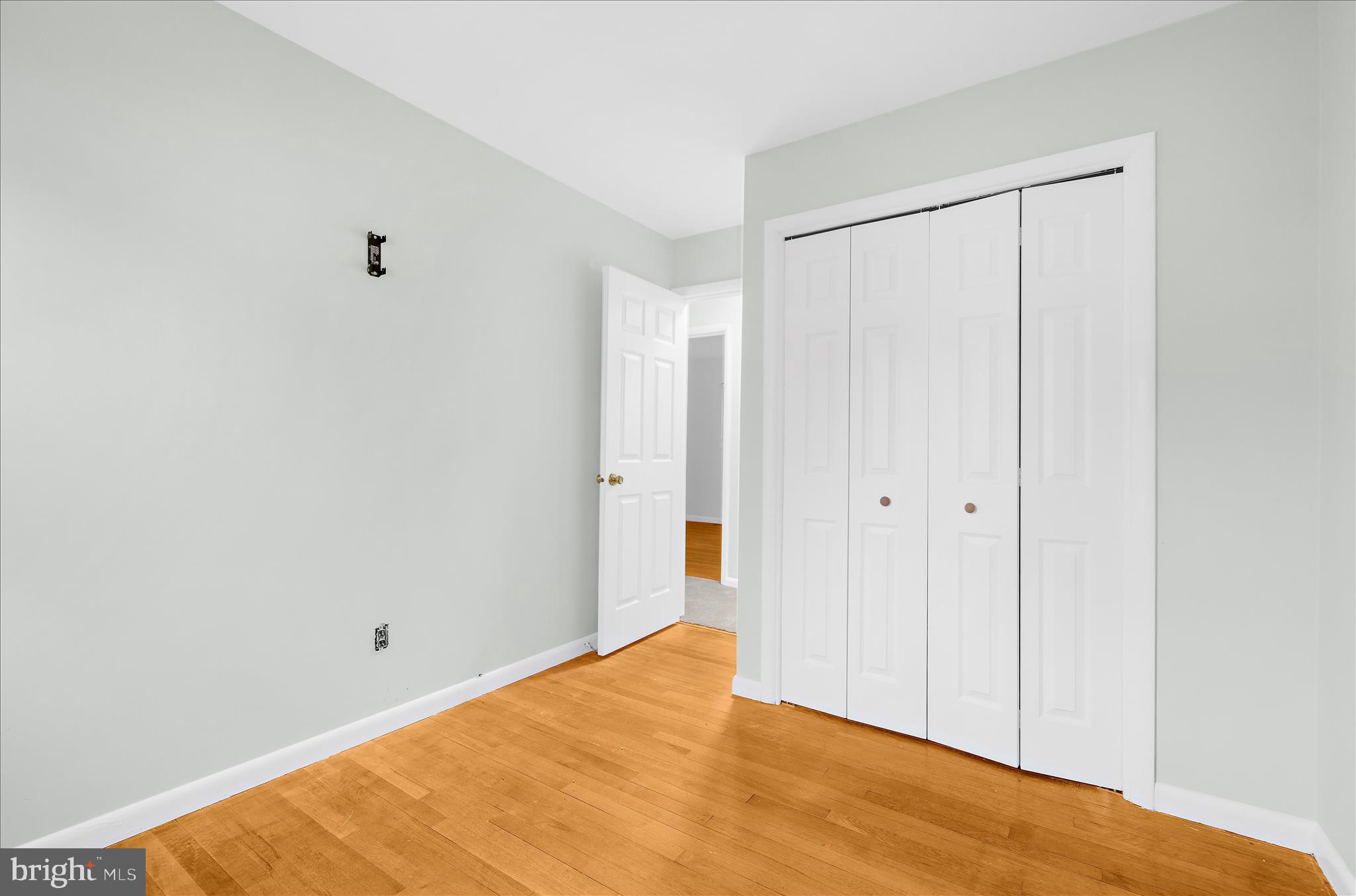 ROYALE GARDENS - Residential