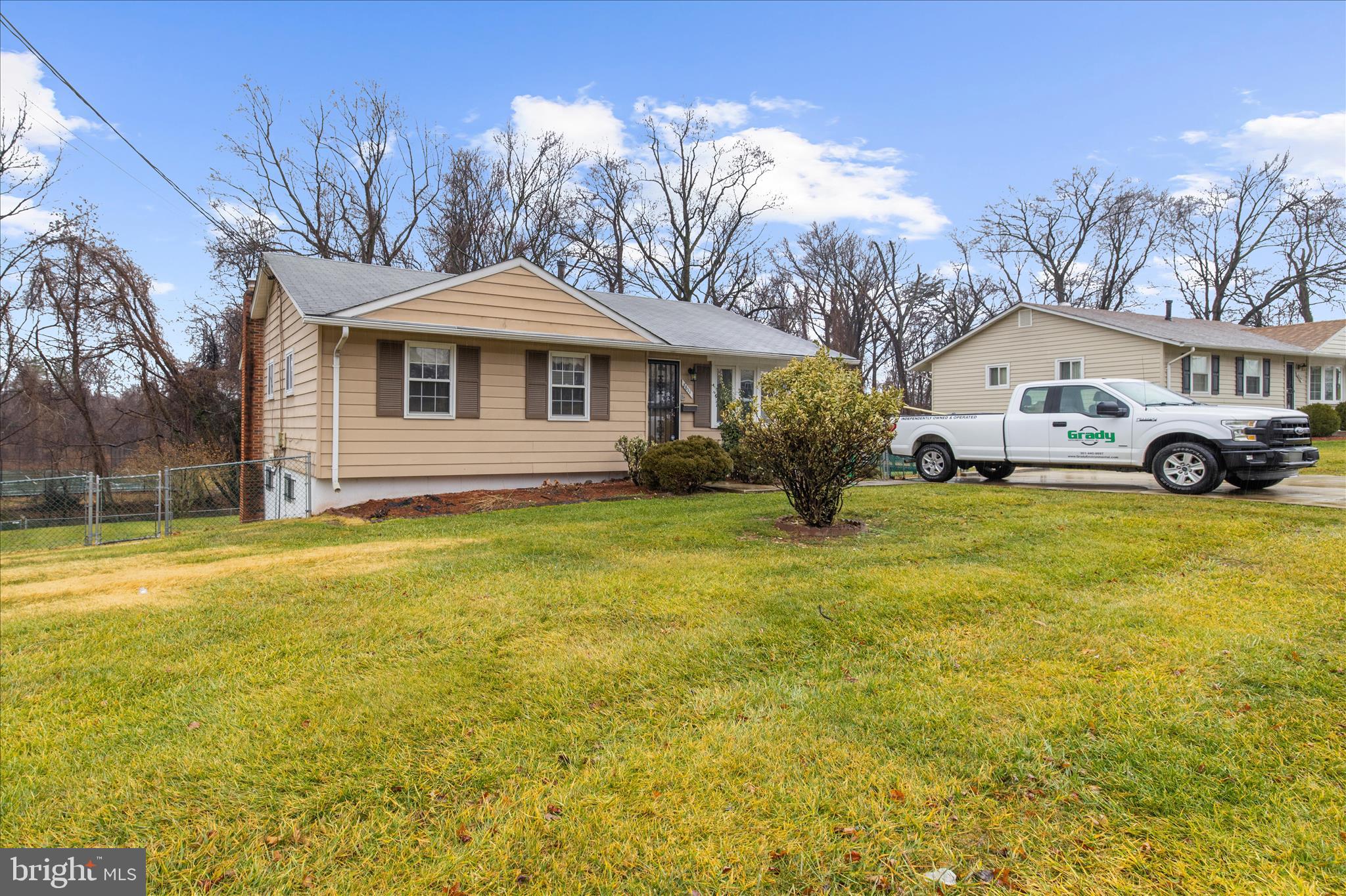 ROYALE GARDENS - Residential