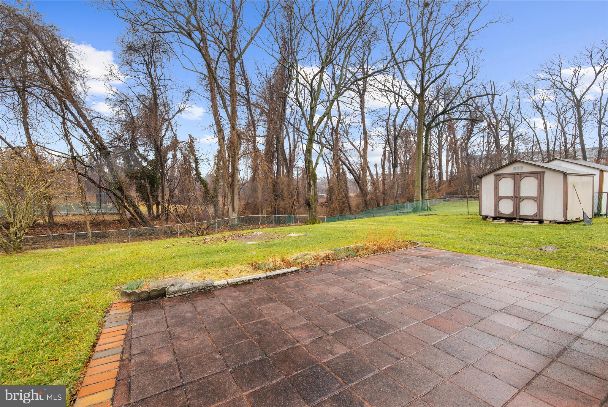 ROYALE GARDENS - Residential