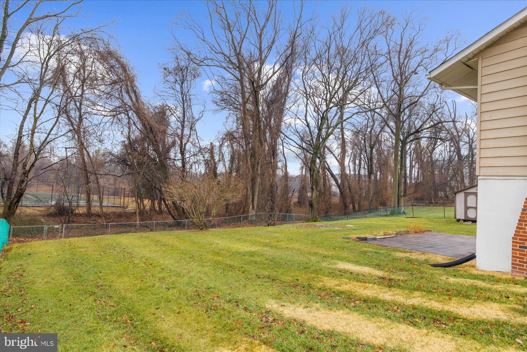 ROYALE GARDENS - Residential