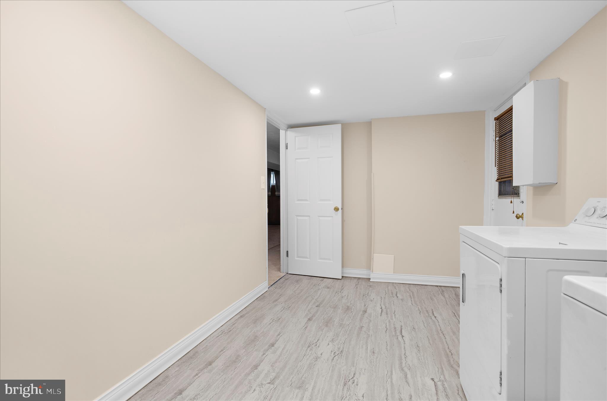 ROYALE GARDENS - Residential