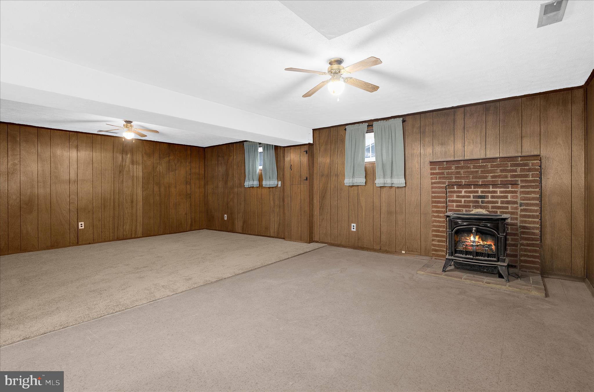 ROYALE GARDENS - Residential