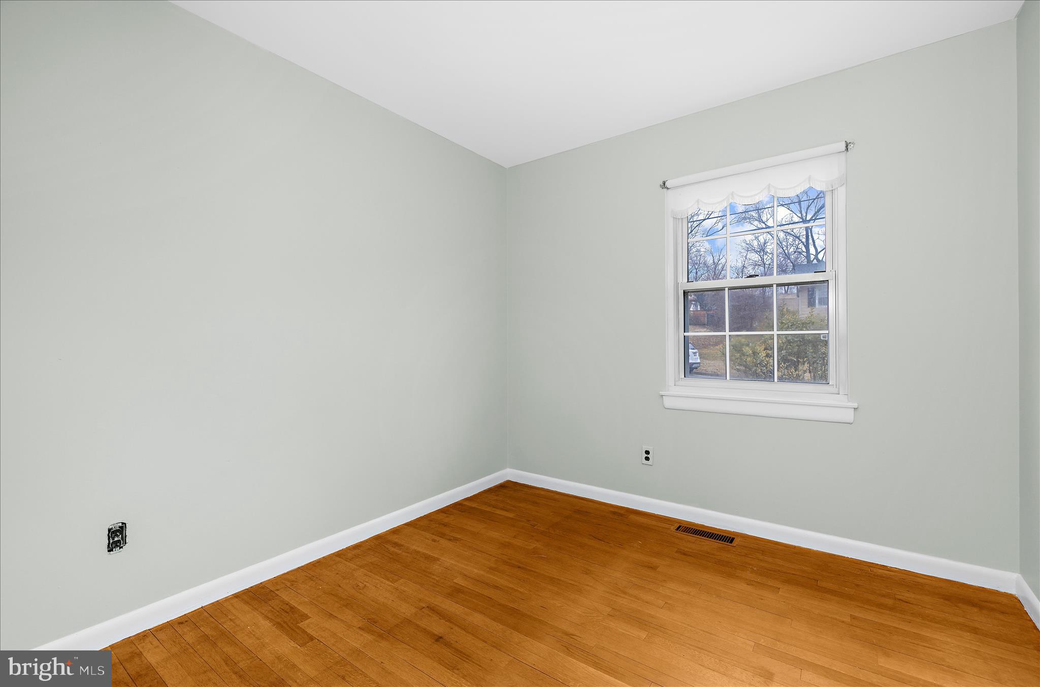 ROYALE GARDENS - Residential