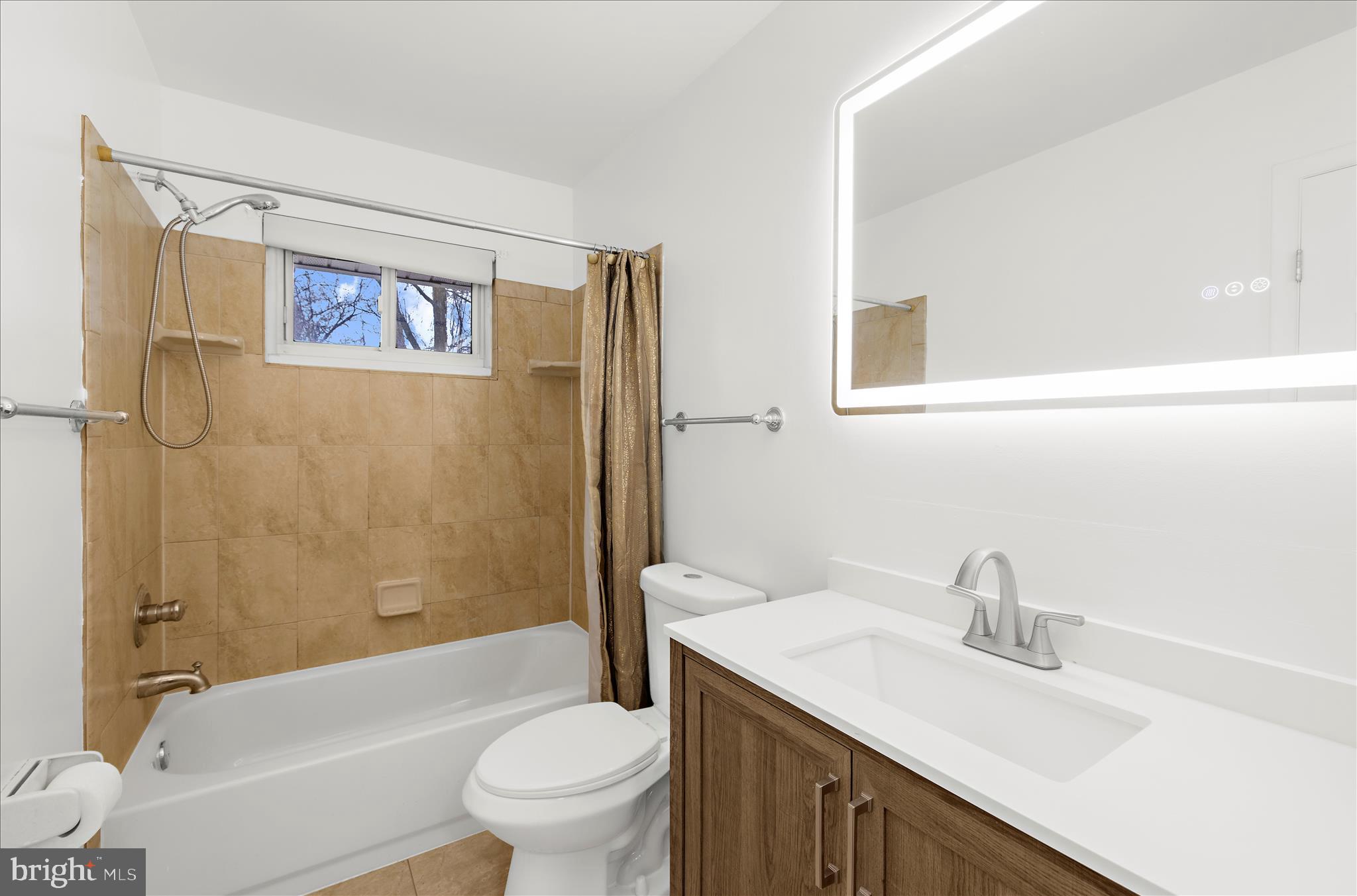 ROYALE GARDENS - Residential