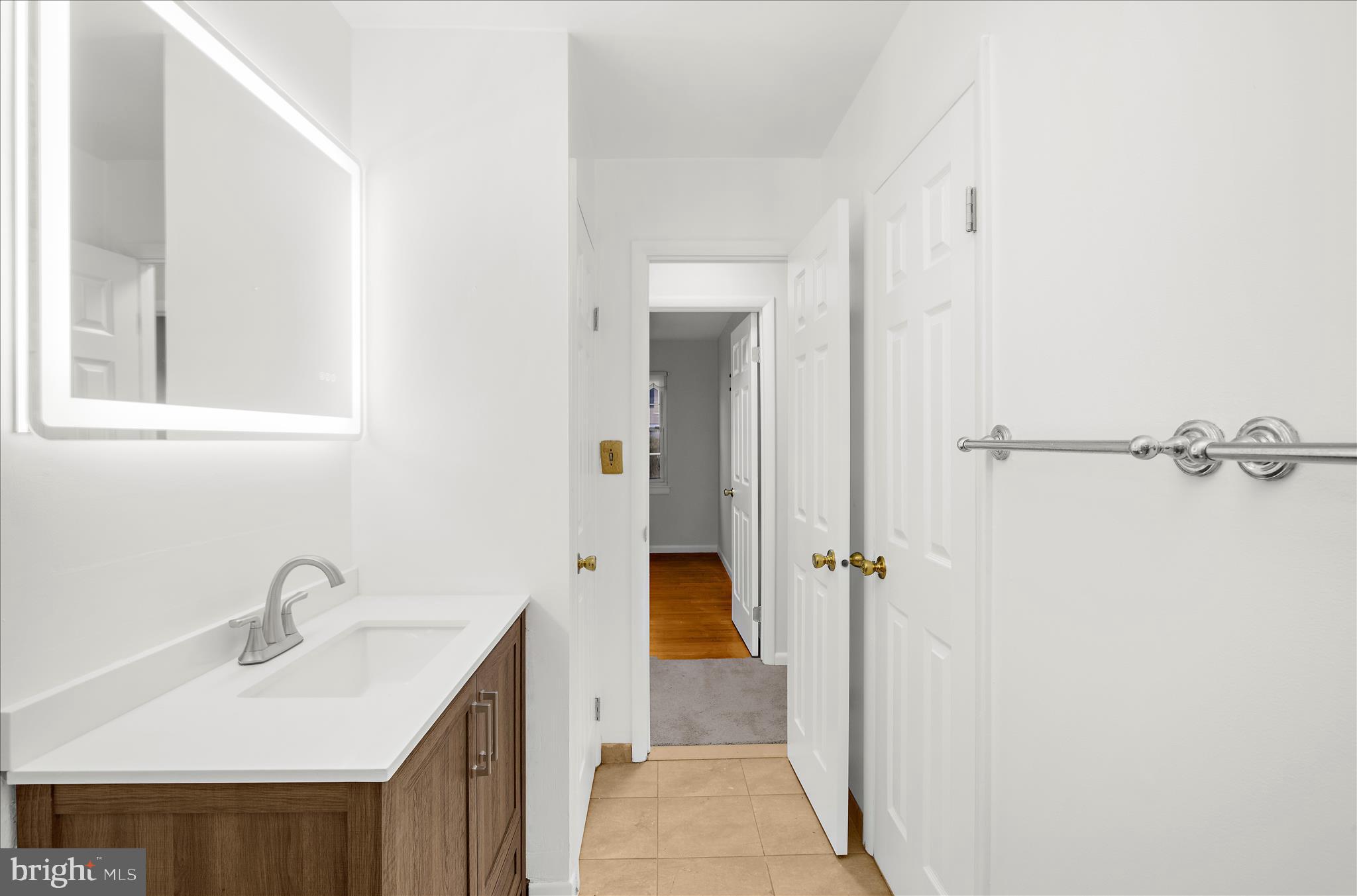 ROYALE GARDENS - Residential