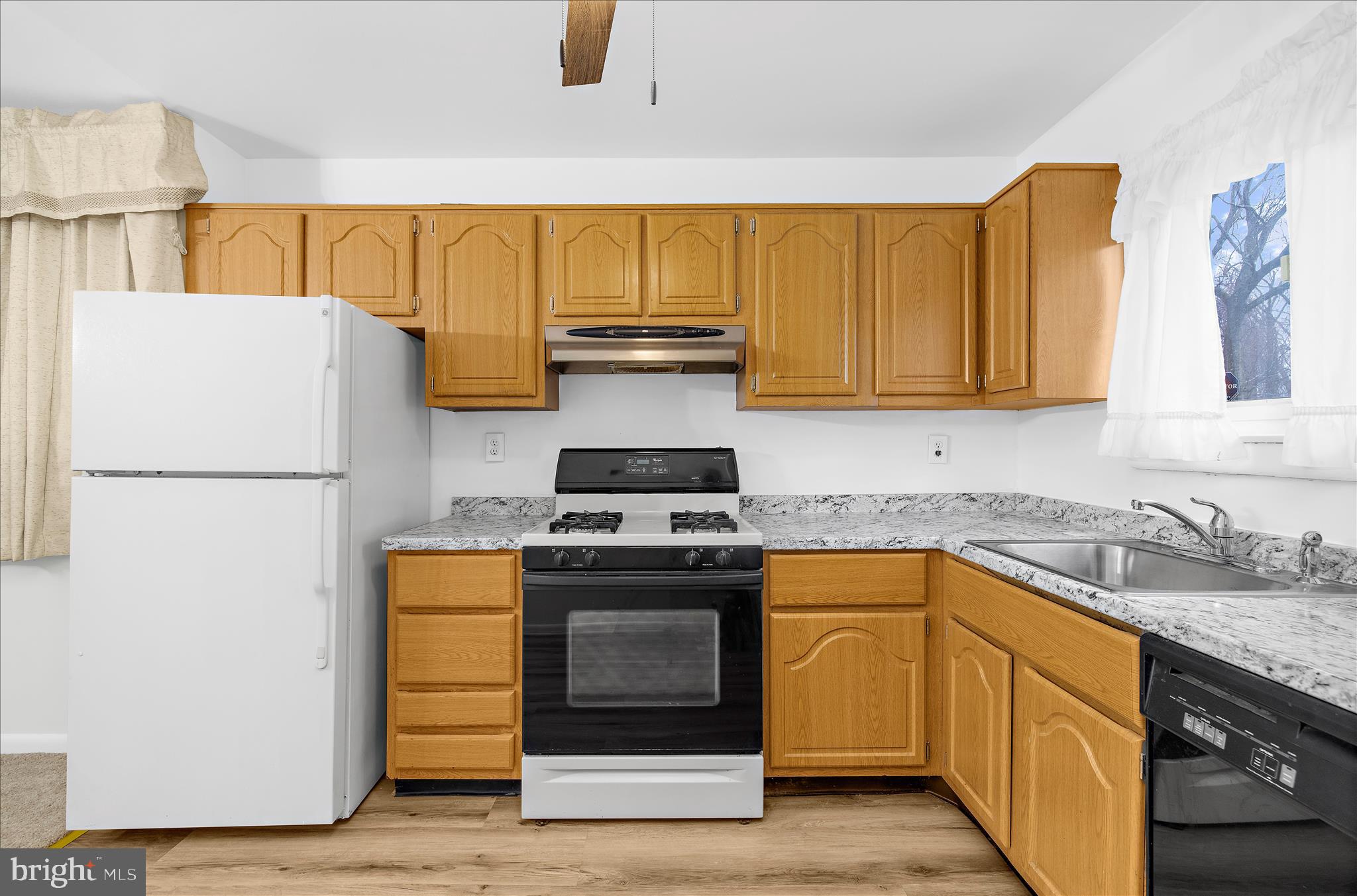 ROYALE GARDENS - Residential