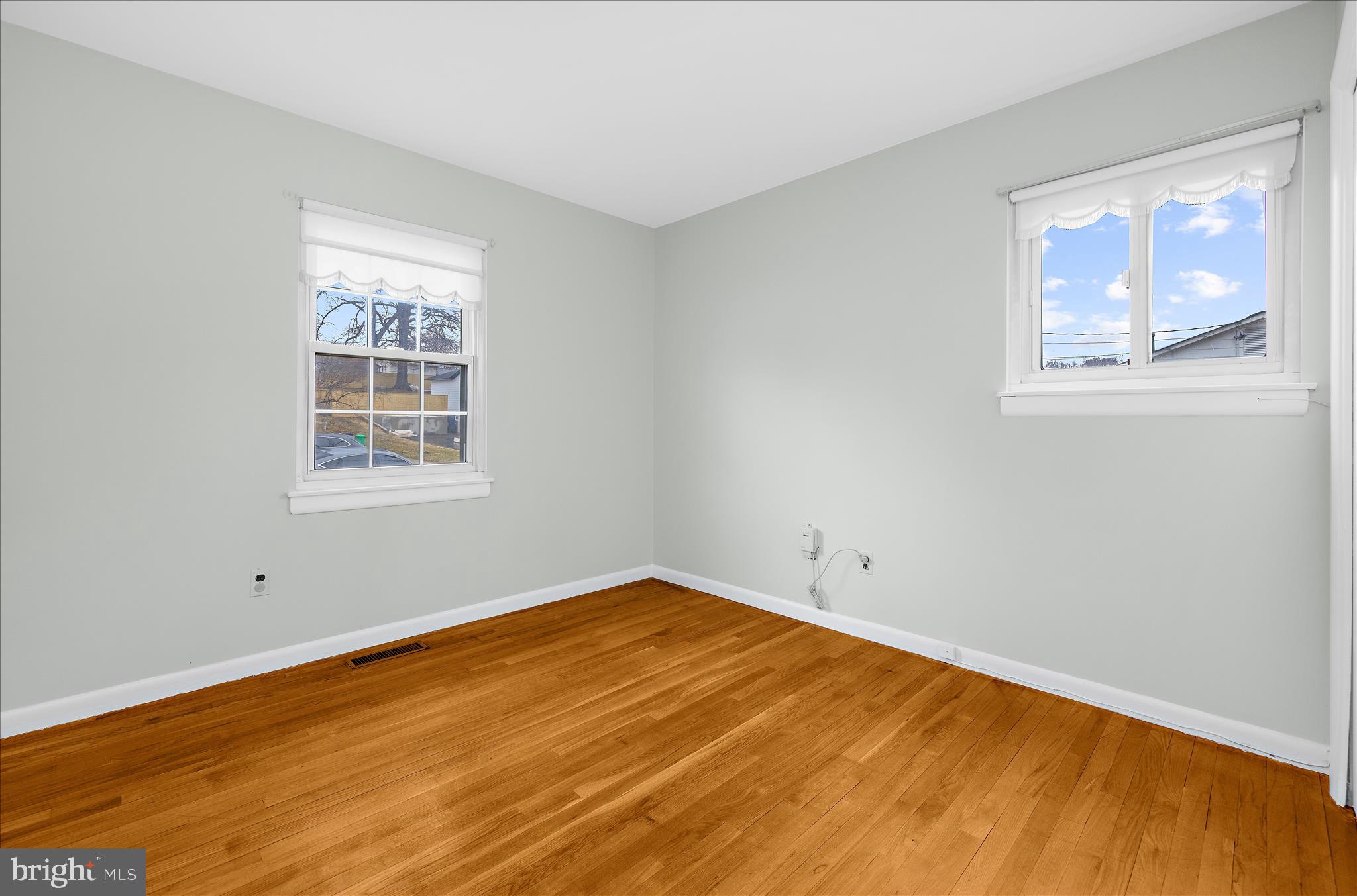 ROYALE GARDENS - Residential