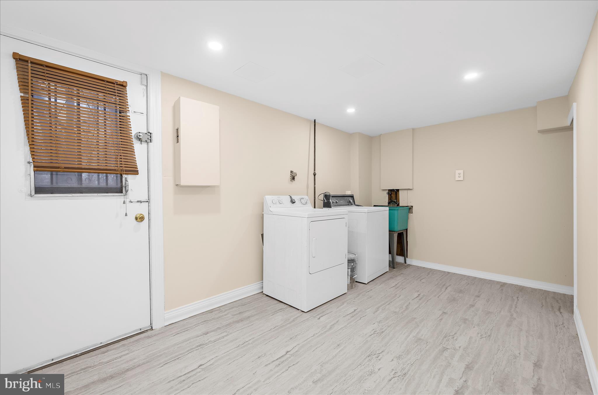 ROYALE GARDENS - Residential