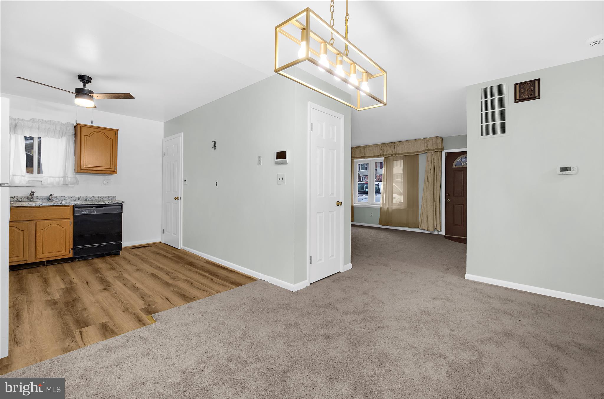 ROYALE GARDENS - Residential