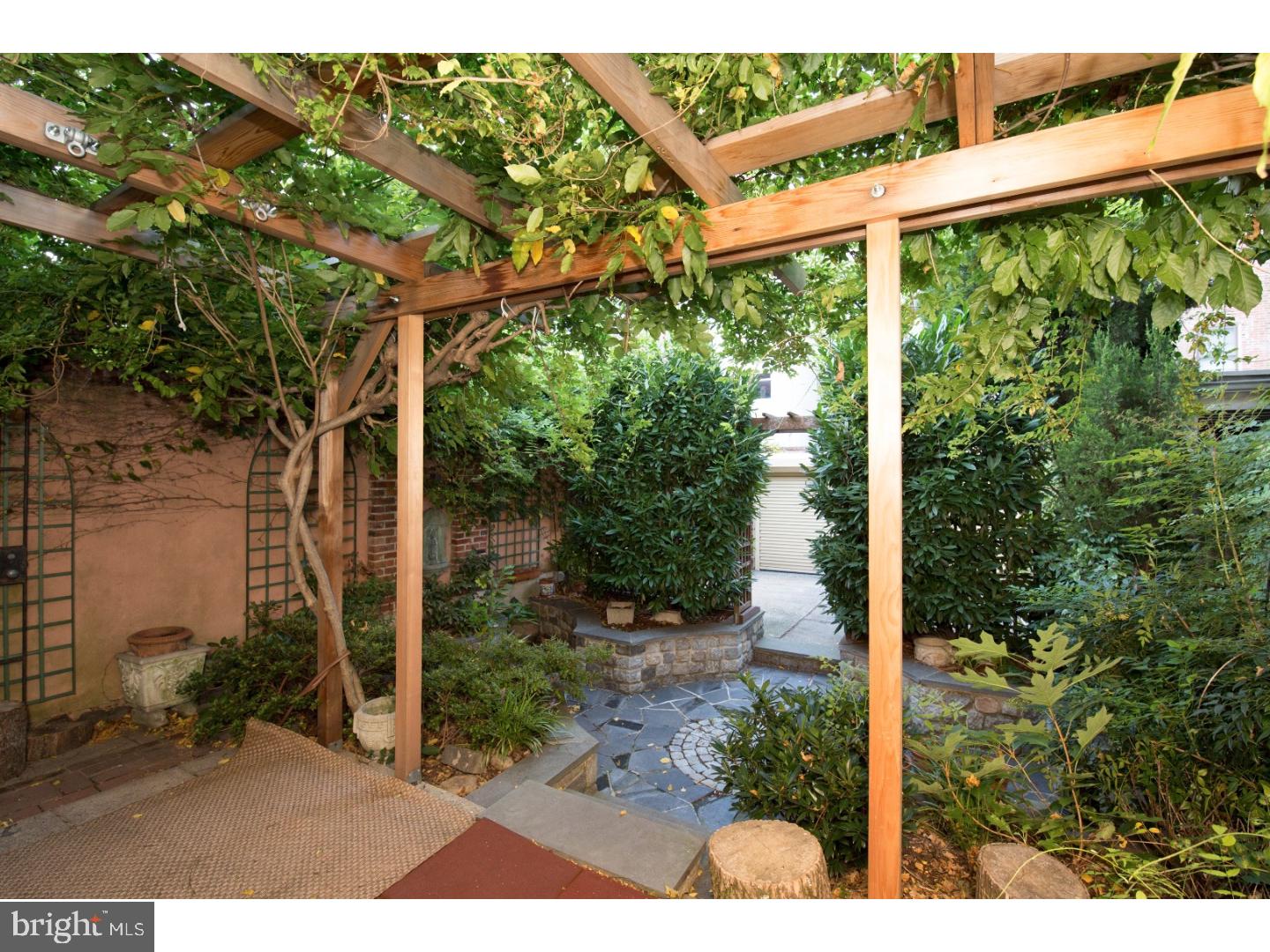 SOCIETY HILL - Residential