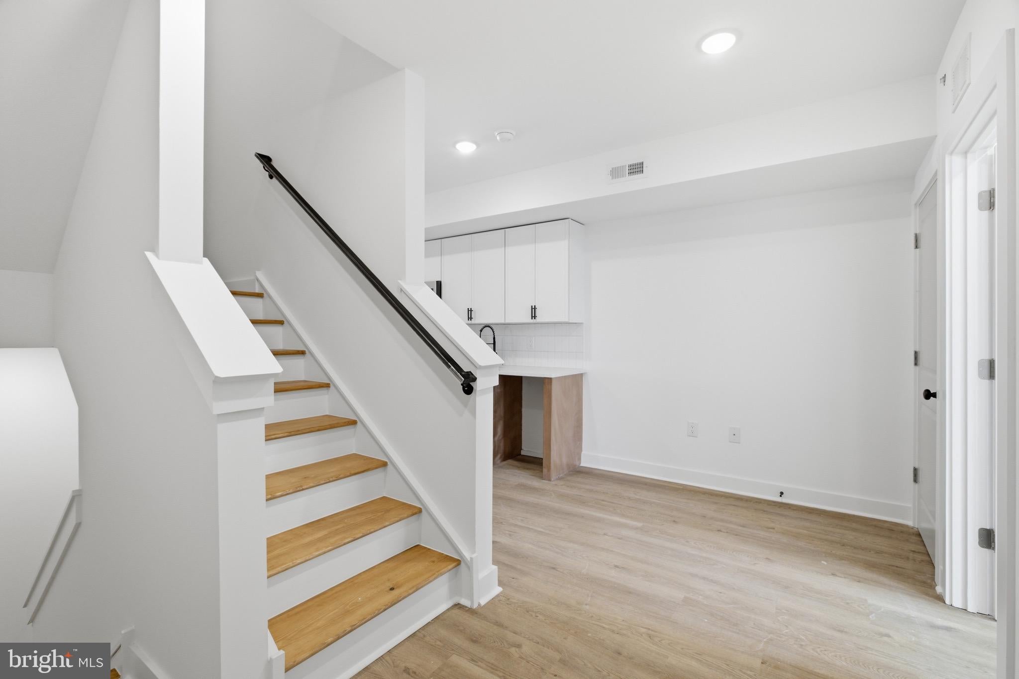 2216 N FRANKLIN STREET 3