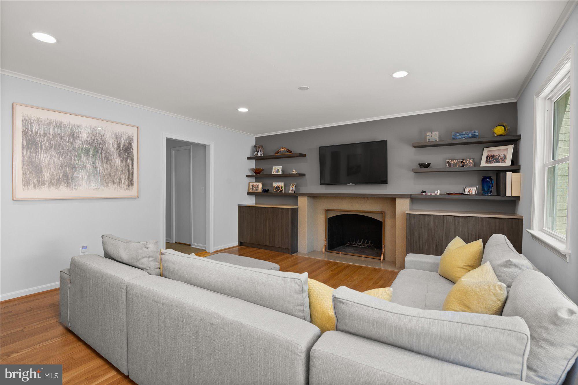 RIVER FALLS - Residential