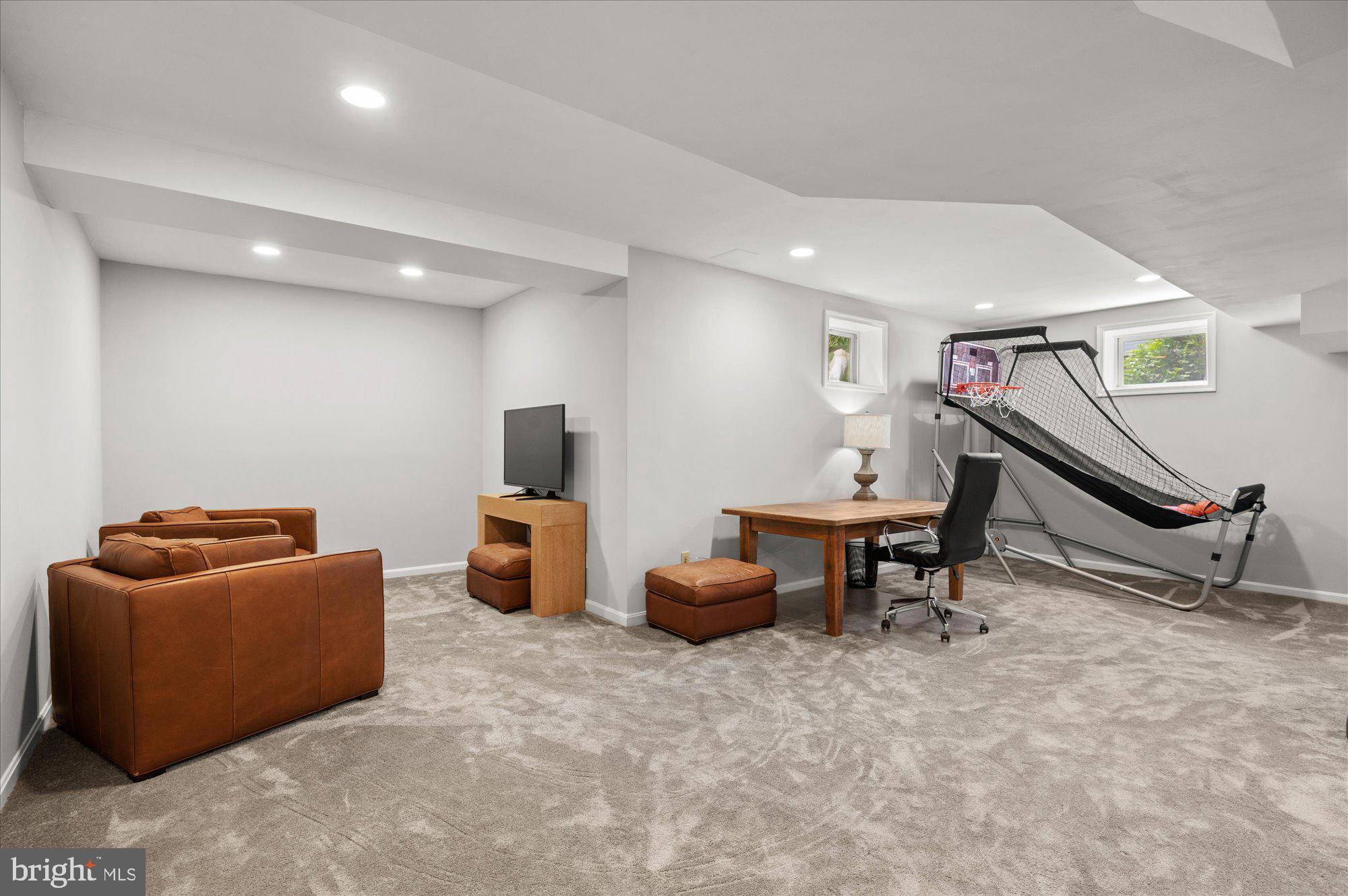 RIVER FALLS - Residential