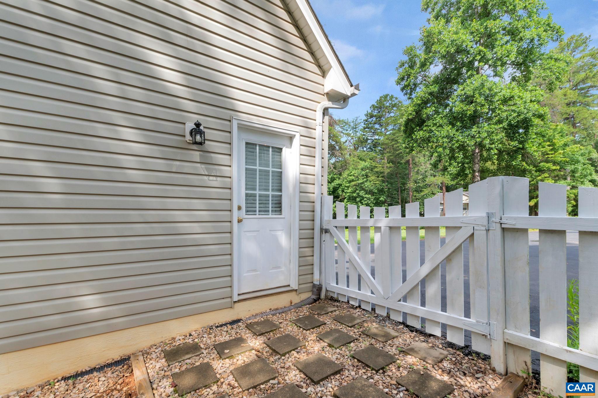 LAKE MONTICELLO - Residential