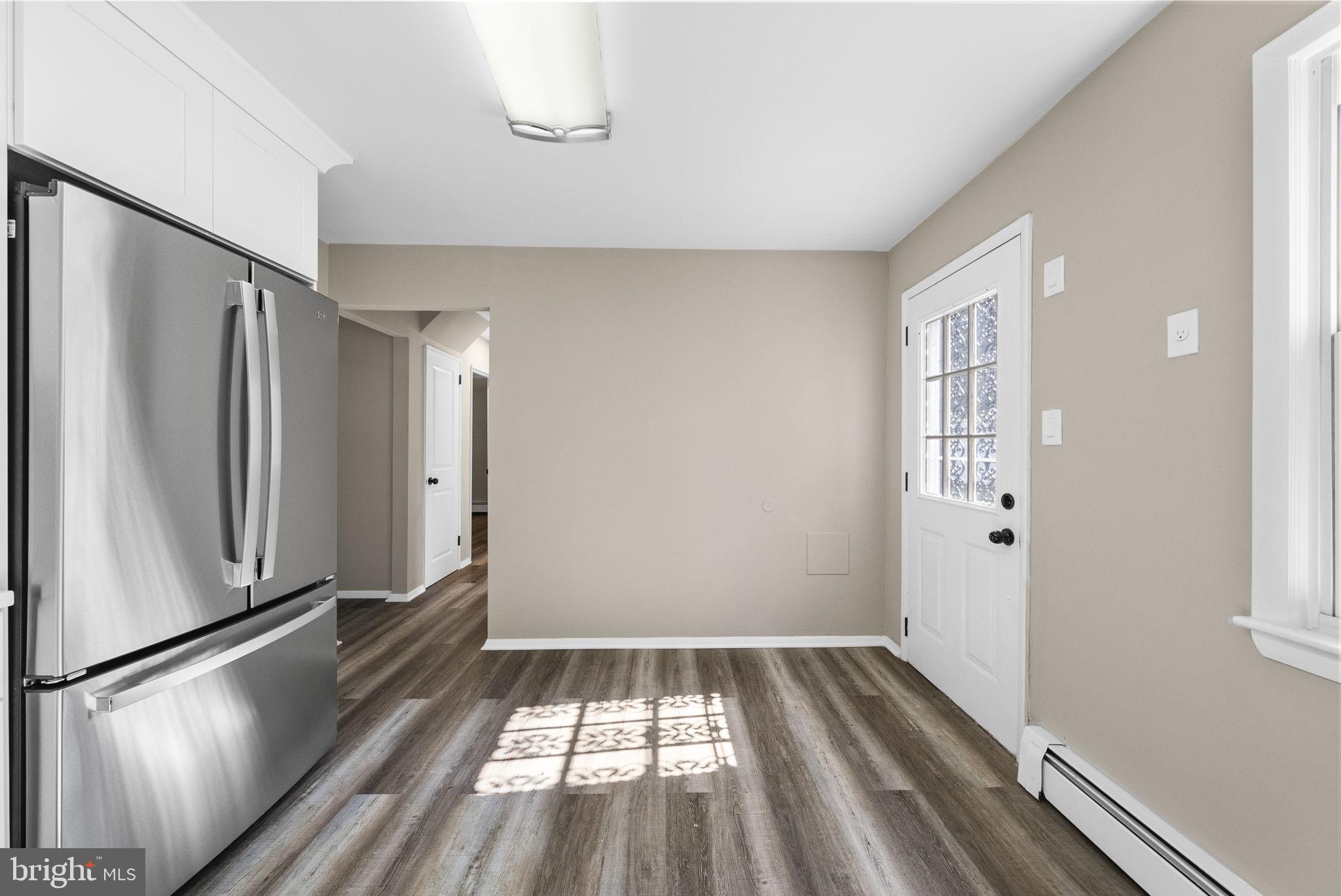 6 DIXFIELD AVENUE