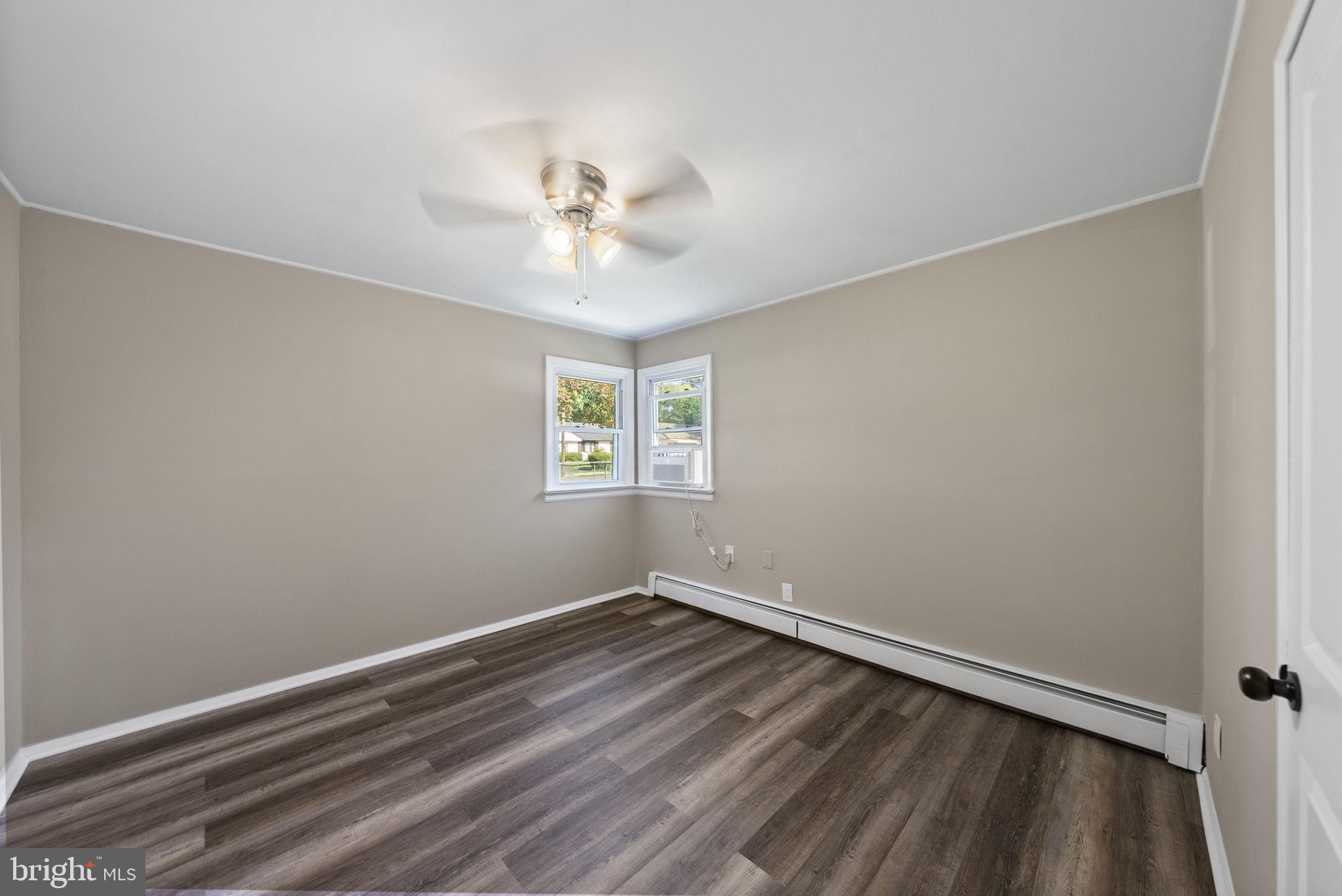 6 DIXFIELD AVENUE