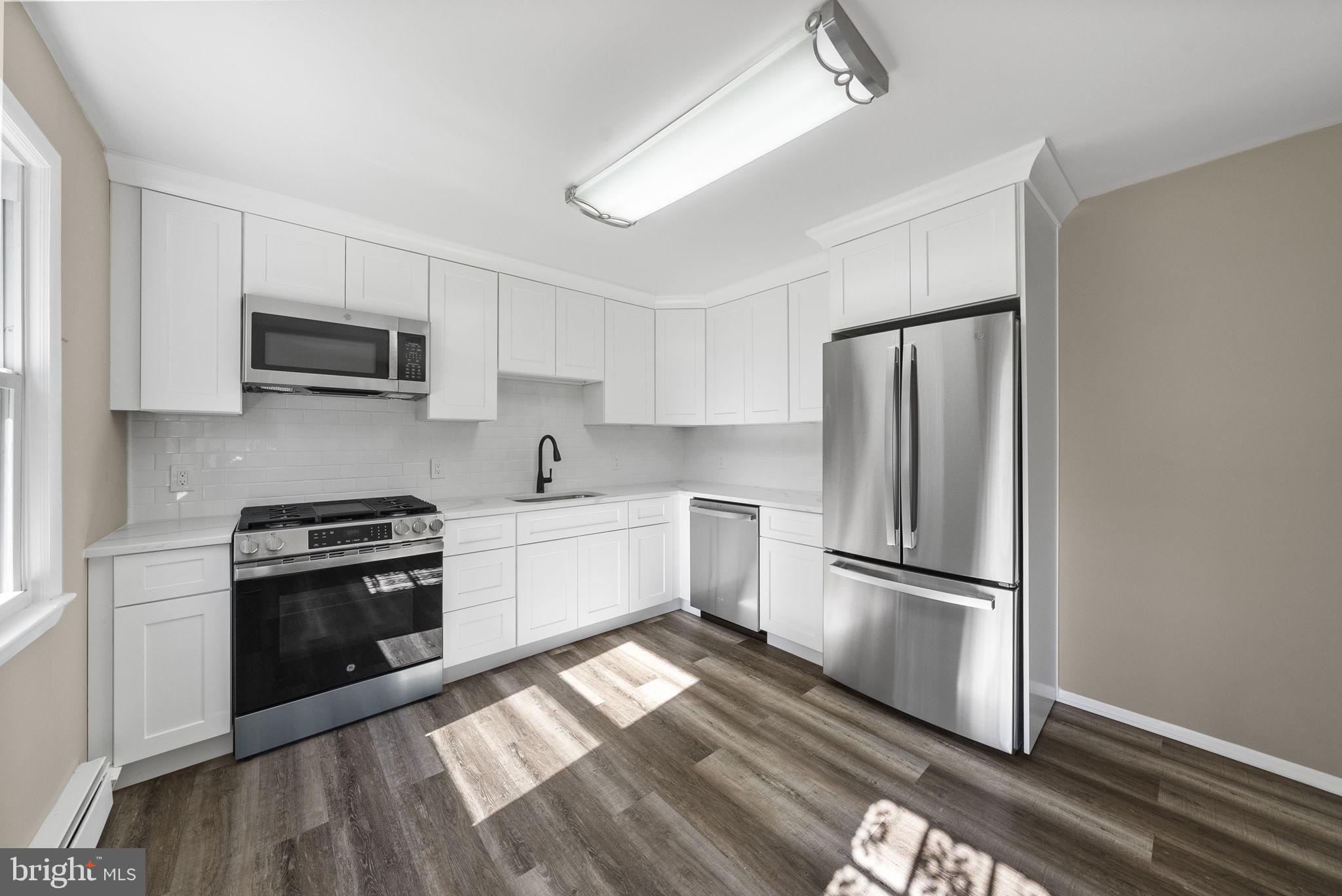 6 DIXFIELD AVENUE