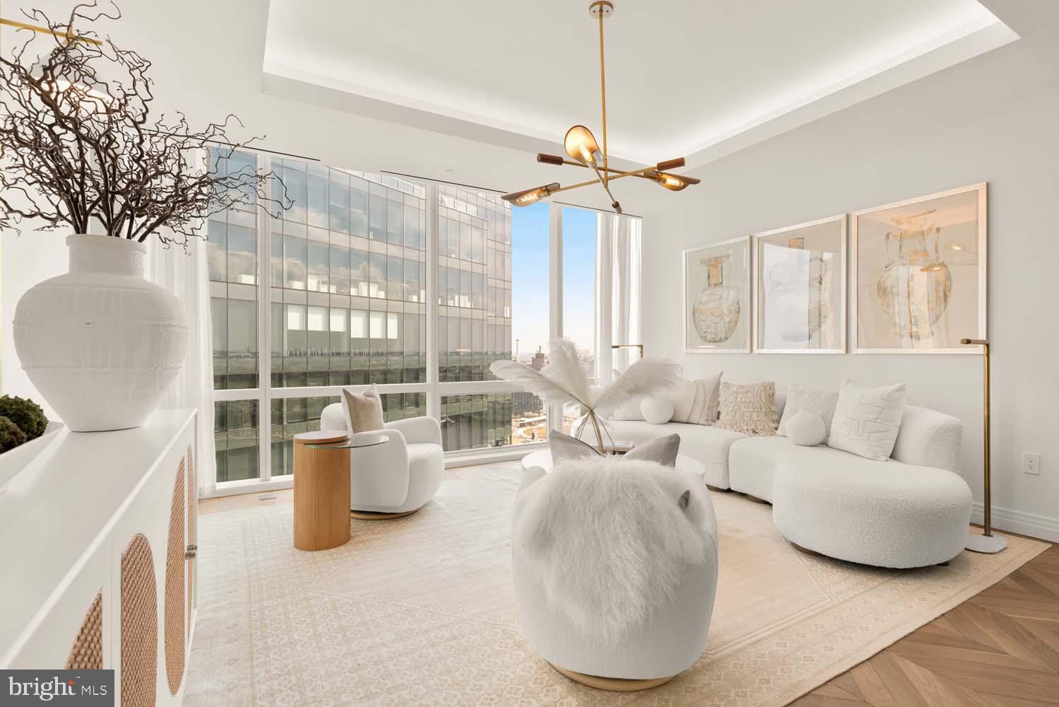 FOUR SEASONS PRIVATE RESIDENCES - Residential