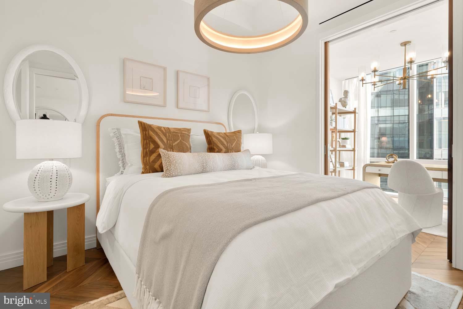 FOUR SEASONS PRIVATE RESIDENCES - Residential