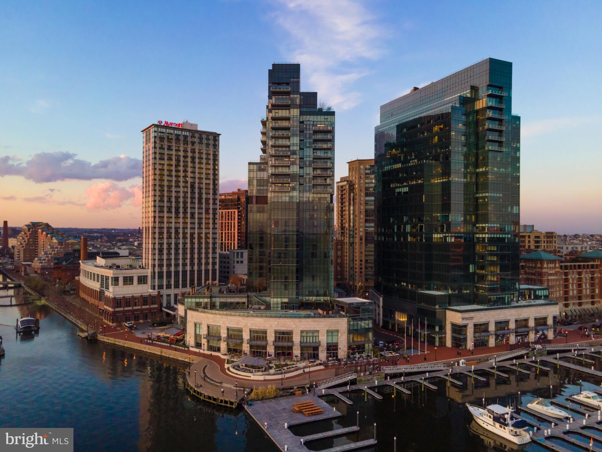 FOUR SEASONS PRIVATE RESIDENCES - Residential