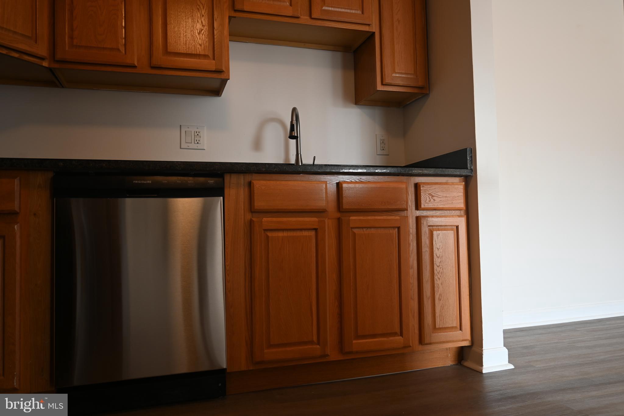 TREETOP CONDO - Residential Lease