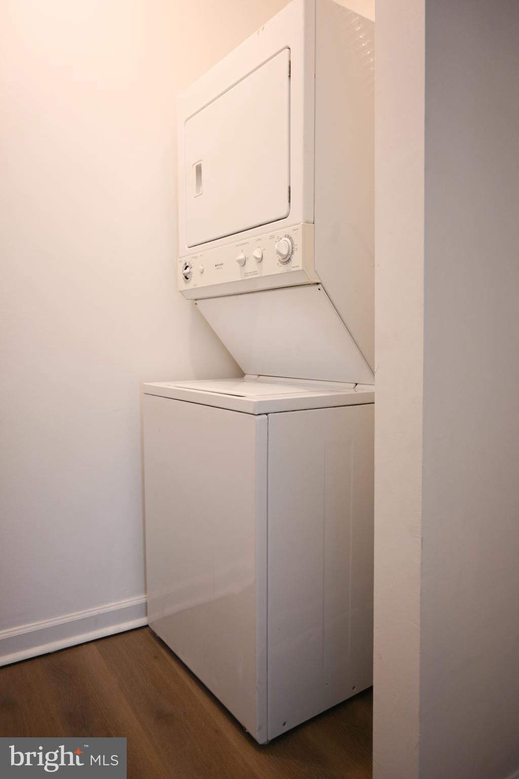 TREETOP CONDO - Residential Lease