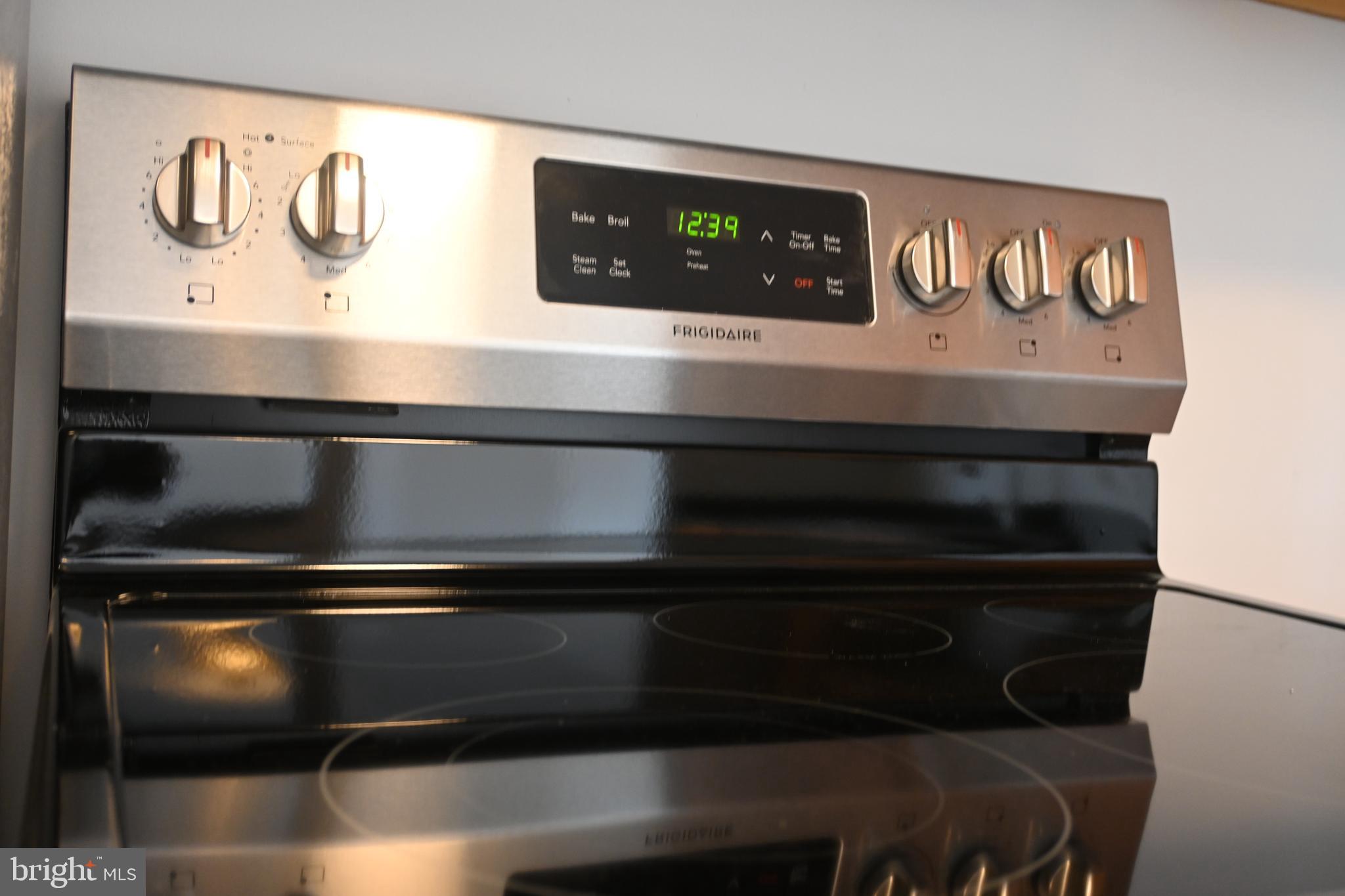 TREETOP CONDO - Residential Lease