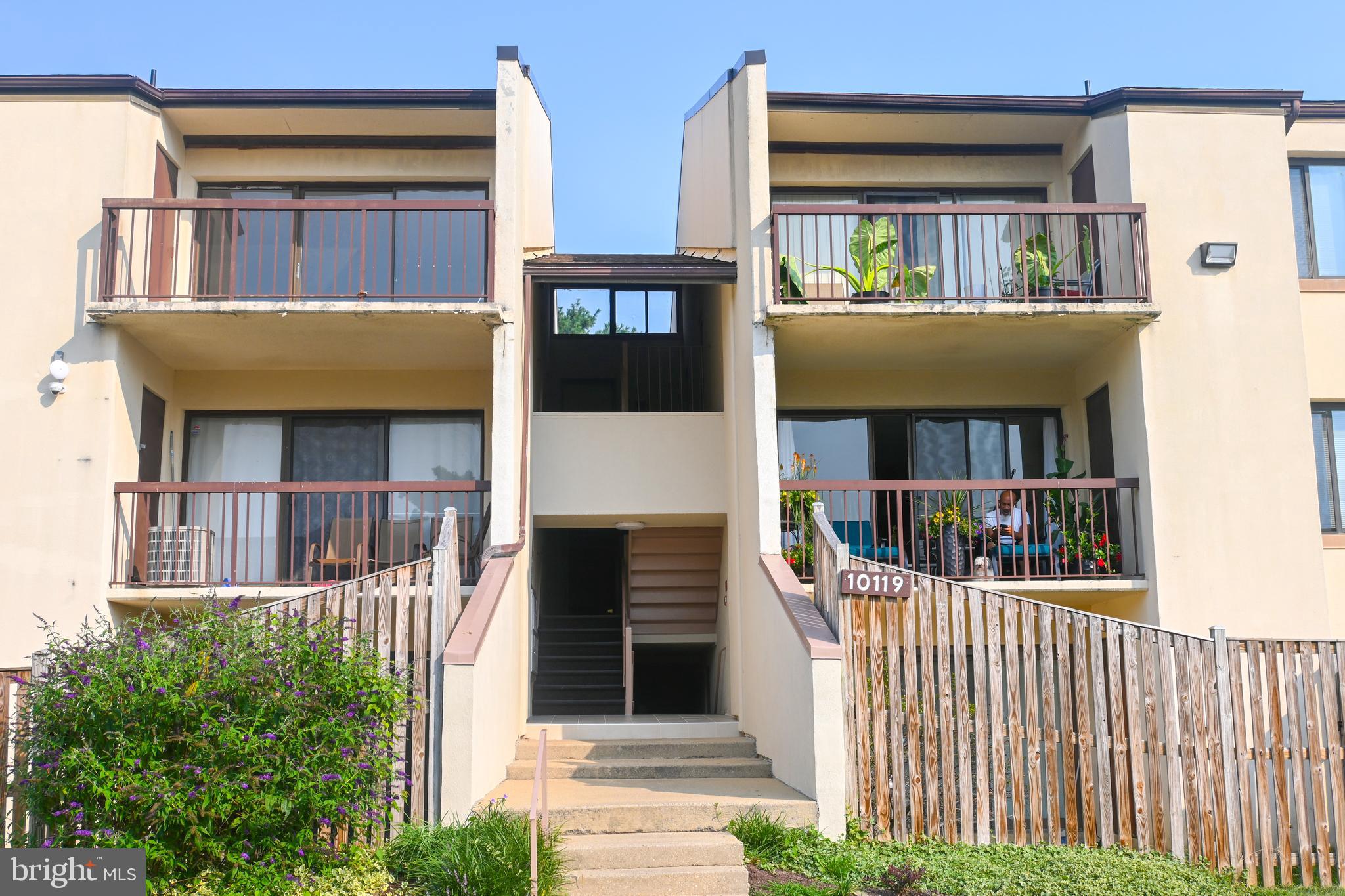 TREETOP CONDO - Residential Lease