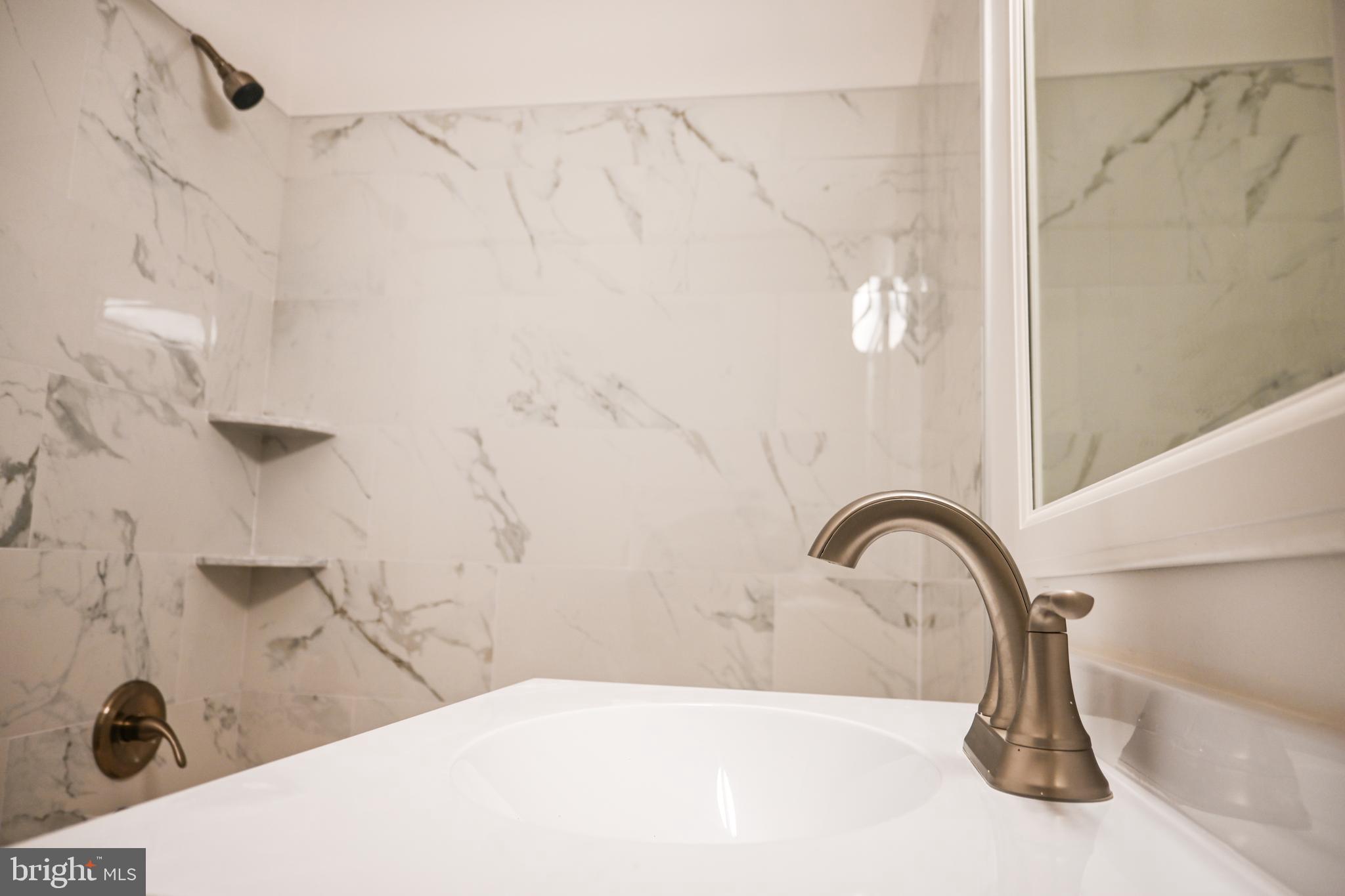 TREETOP CONDO - Residential Lease