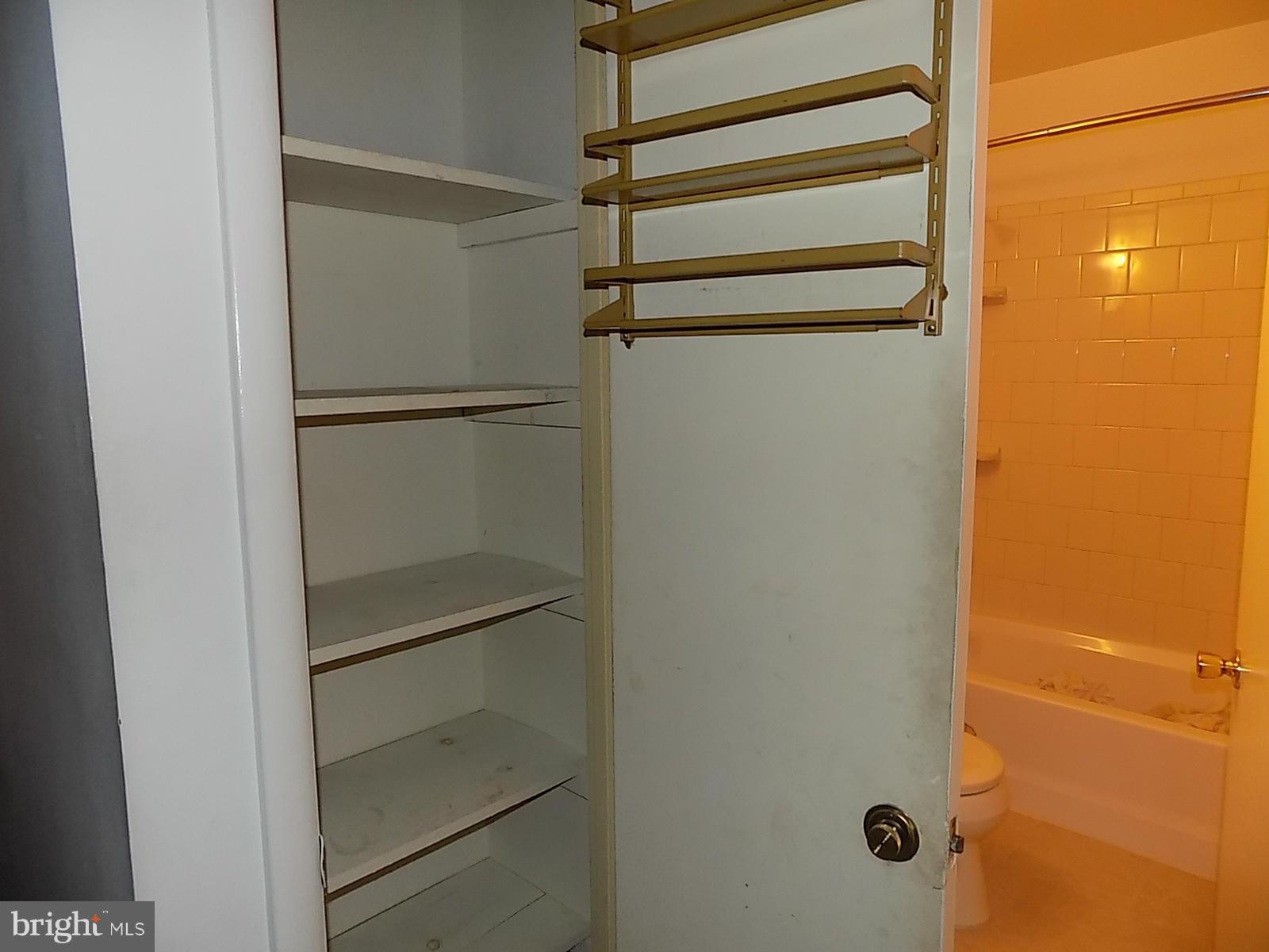 FOUR SEASONS ESTATES - Residential Lease