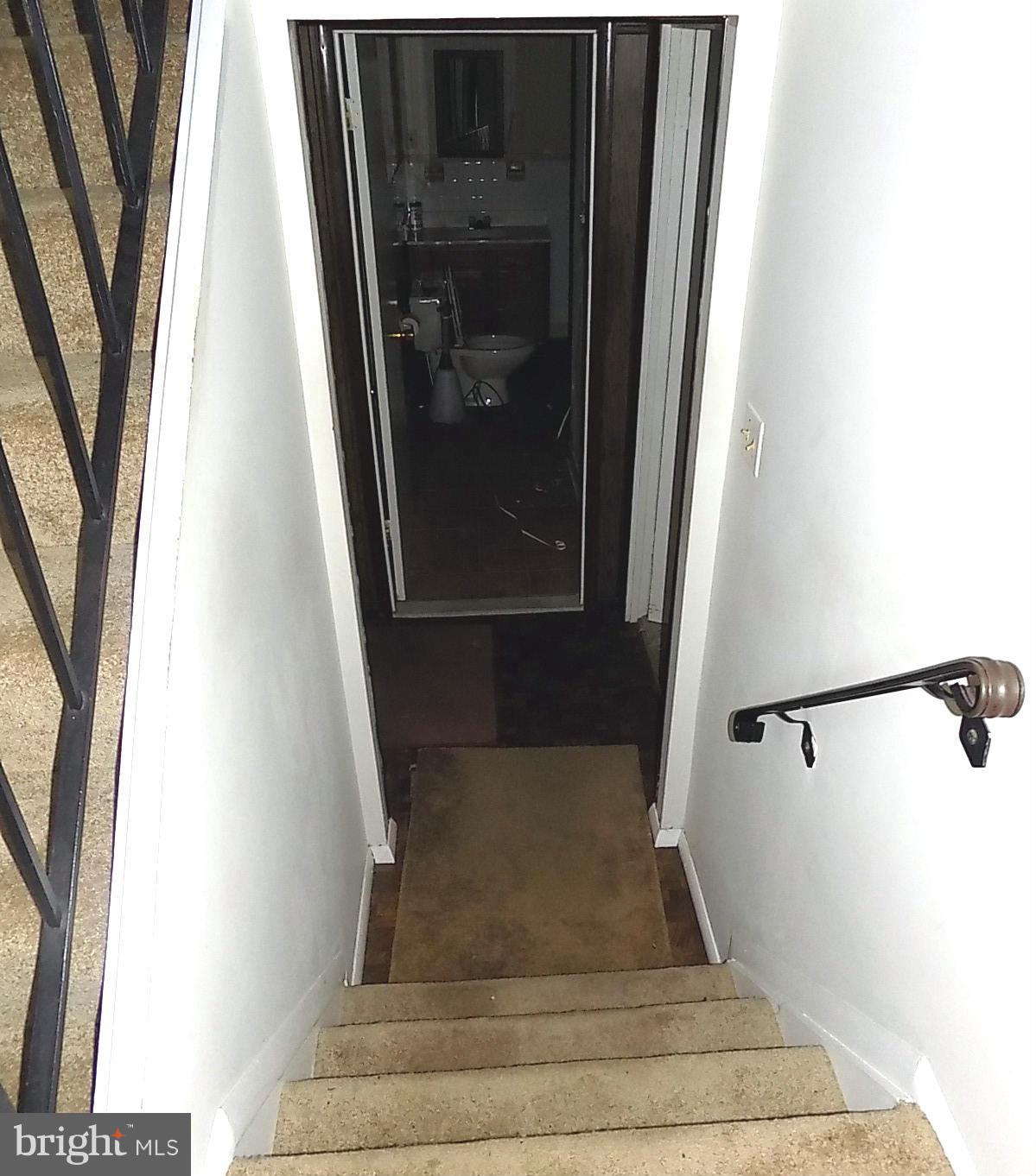 FOUR SEASONS ESTATES - Residential Lease