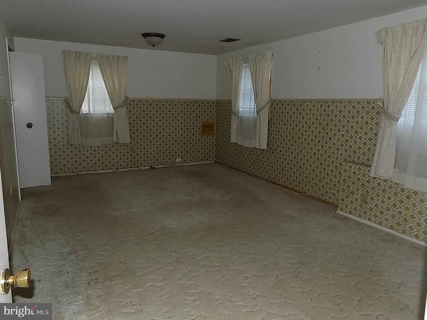 FOUR SEASONS ESTATES - Residential Lease