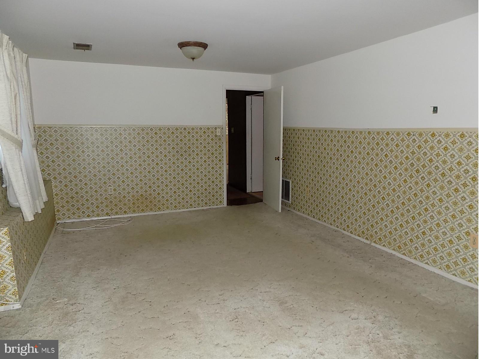 FOUR SEASONS ESTATES - Residential Lease