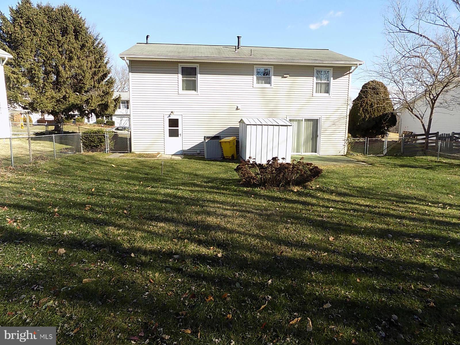 FOUR SEASONS ESTATES - Residential Lease