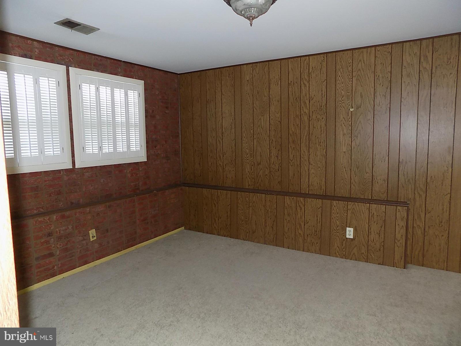 FOUR SEASONS ESTATES - Residential Lease