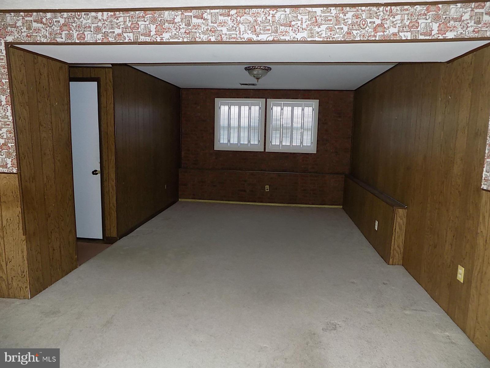 FOUR SEASONS ESTATES - Residential Lease