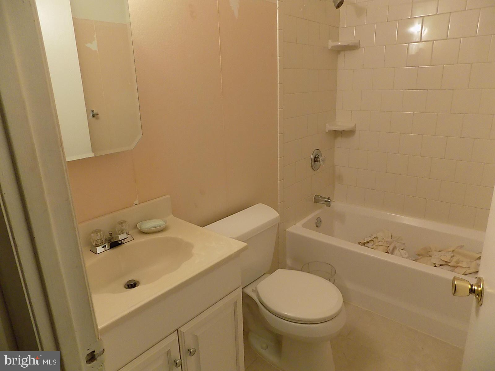 FOUR SEASONS ESTATES - Residential Lease